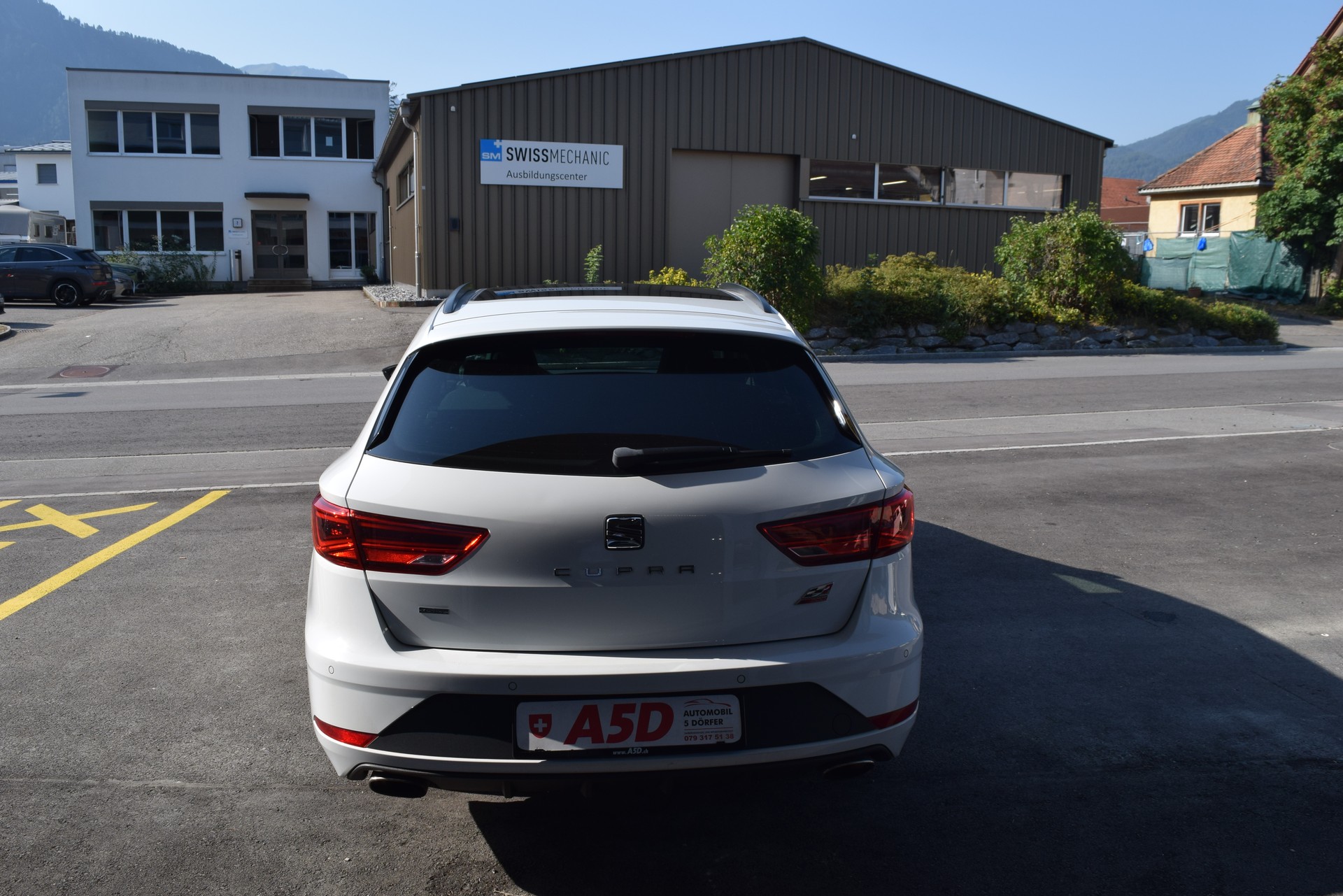 SEAT Leon ST 2.0 TSI Cupra 300 4 Drive DSG-image-5