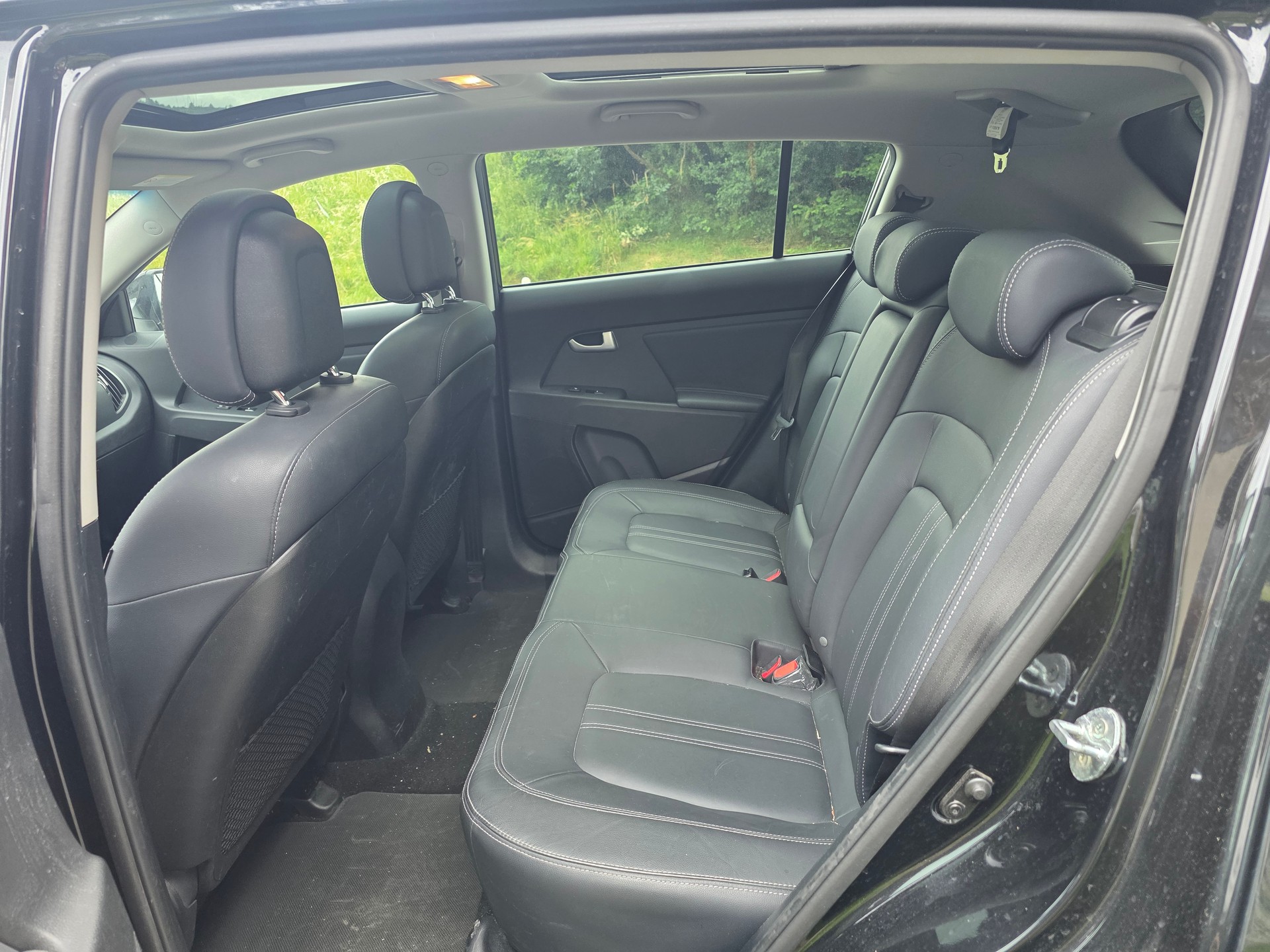 KIA Sportage 2.0 CRDi Style 4WD Automatic-image-9