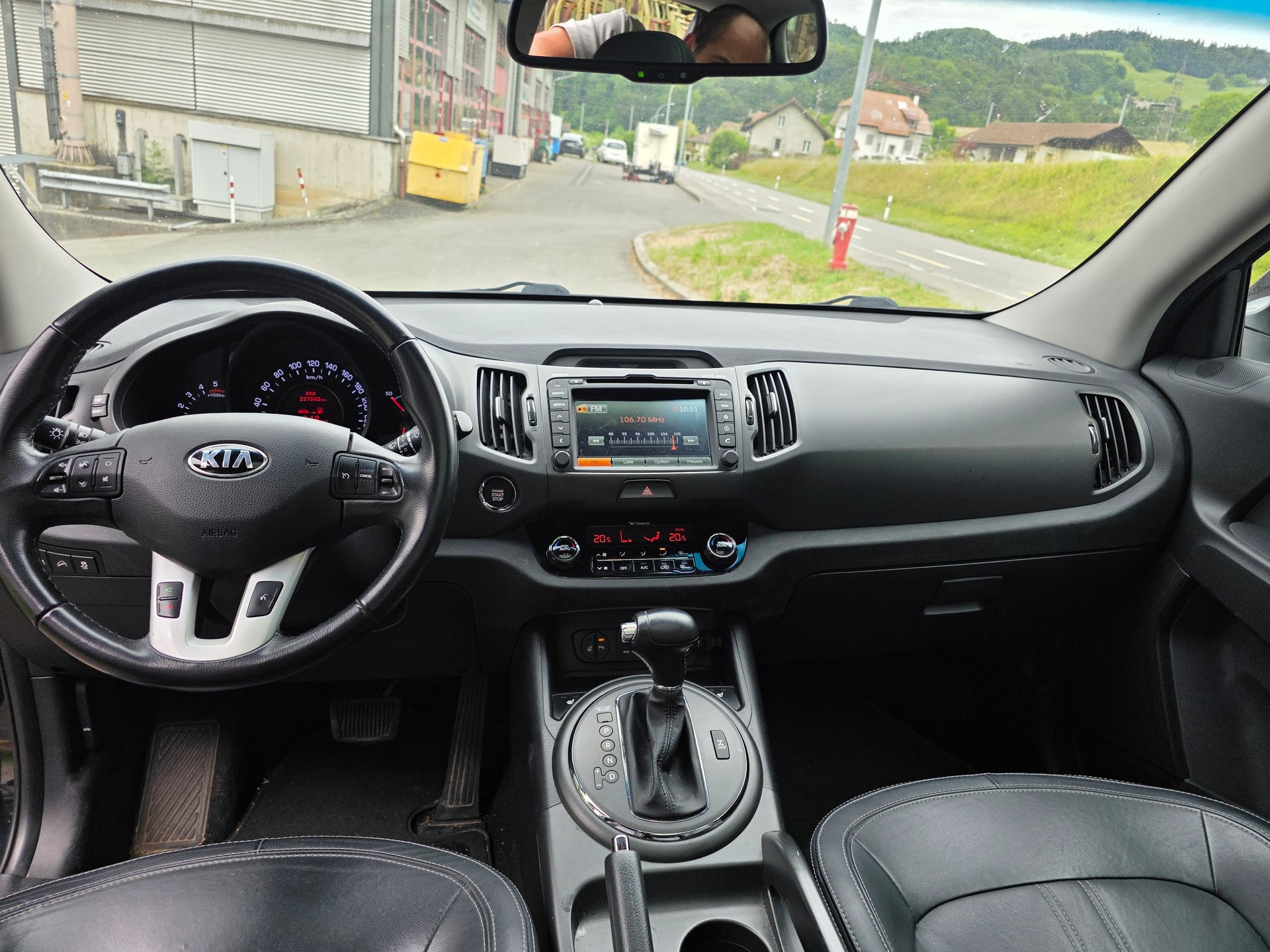 KIA Sportage 2.0 CRDi Style 4WD Automatic-image-6