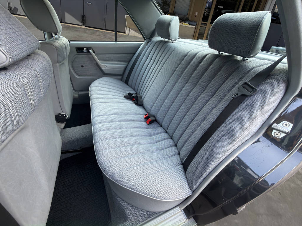 MERCEDES-BENZ E 190 (201)-image-12