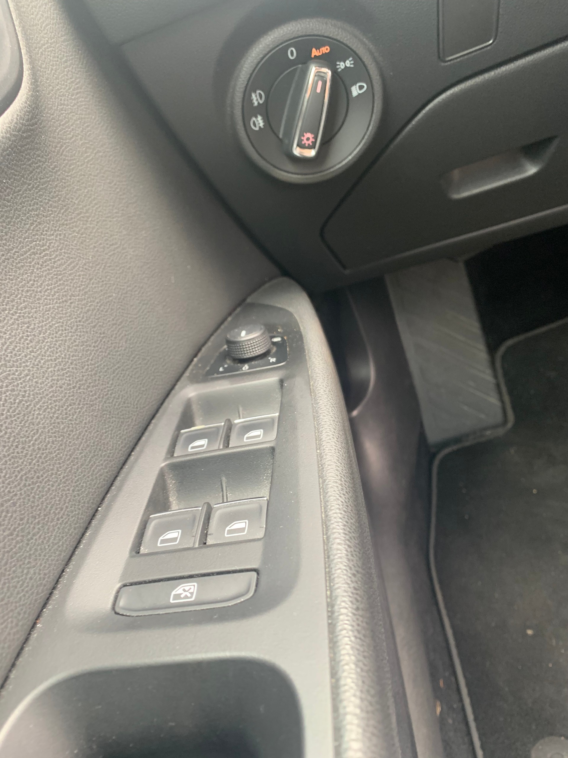 SEAT Leon ST 1.4 TSI FR DSG-image-9