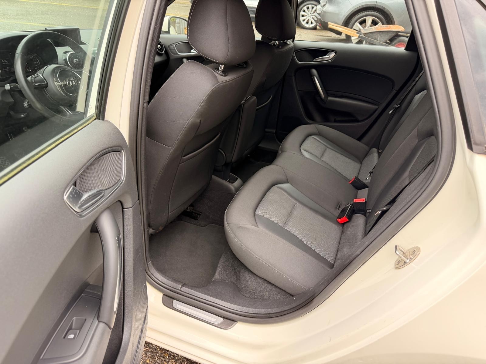 AUDI A1 Sportback 1.2 TFSI Ambition-image-9