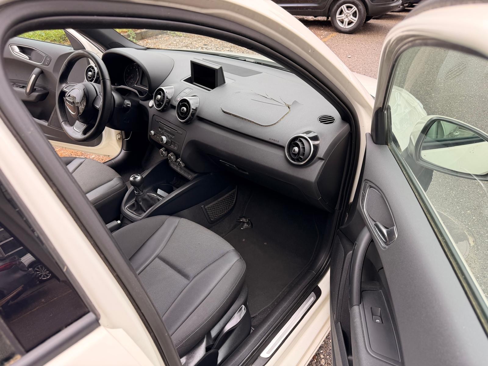 AUDI A1 Sportback 1.2 TFSI Ambition-image-12