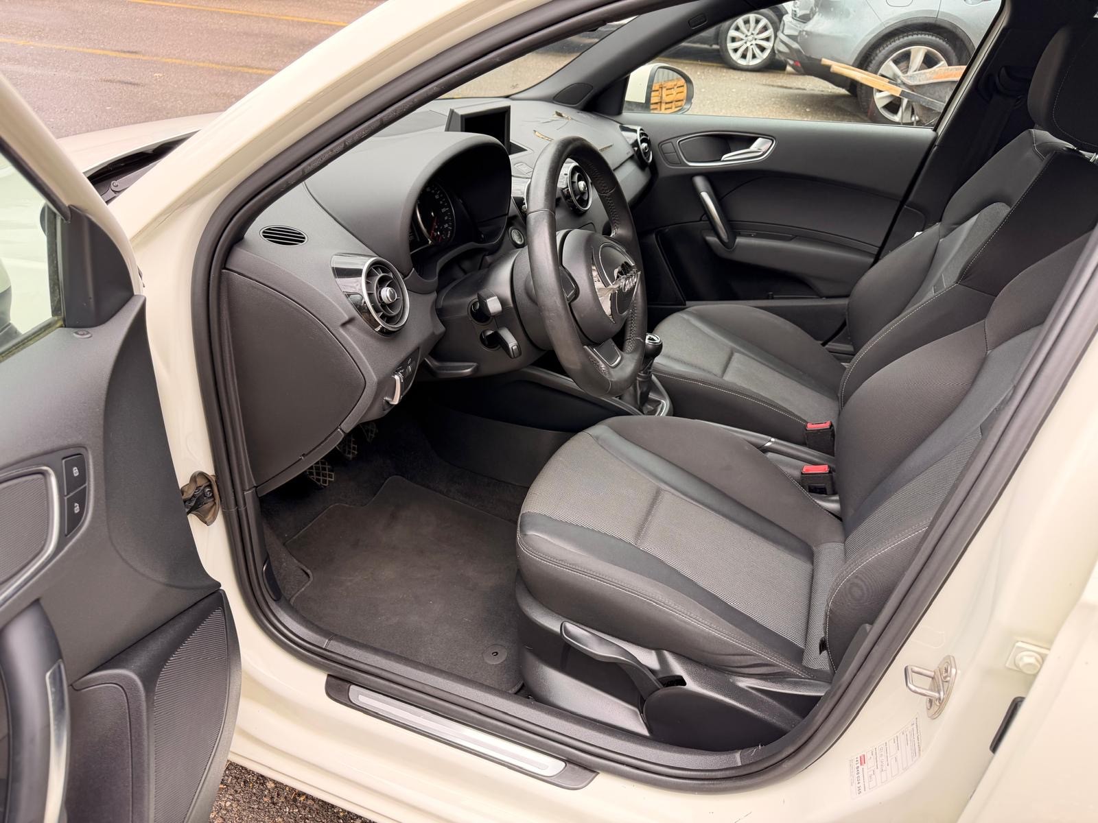 AUDI A1 Sportback 1.2 TFSI Ambition-image-8