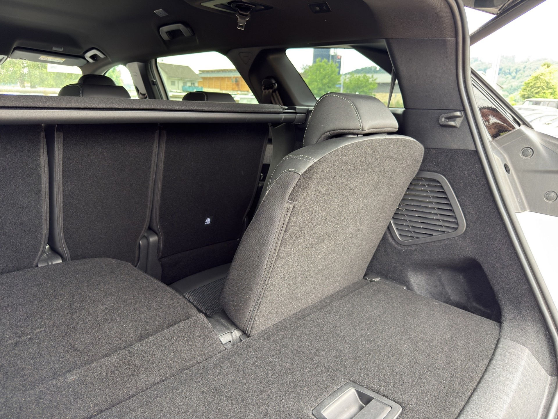 PEUGEOT 5008 1.2 Hybrid e-DCS6 GT 7 Plätzer-image-26