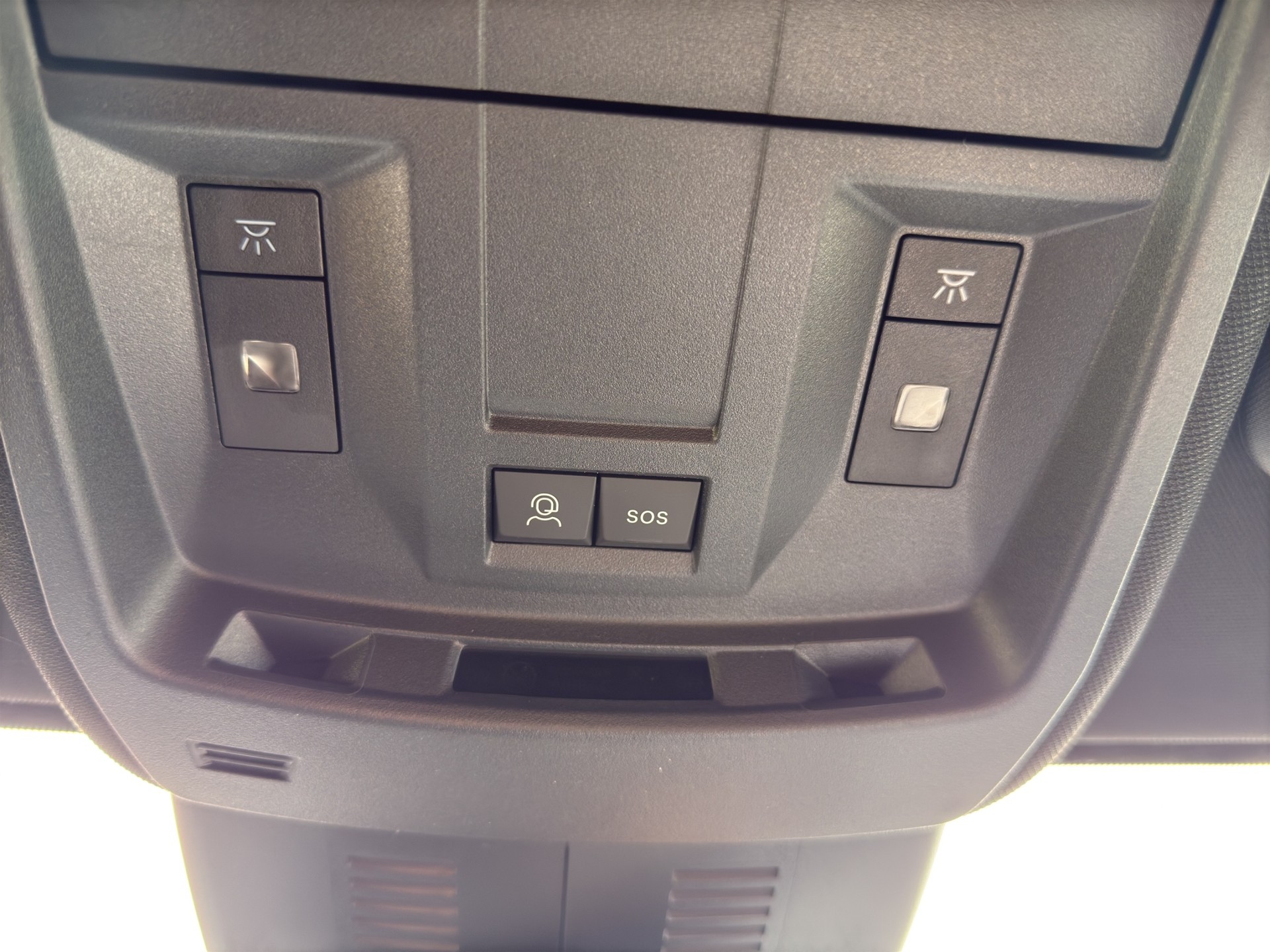 PEUGEOT 5008 1.2 Hybrid e-DCS6 GT 7 Plätzer-image-52