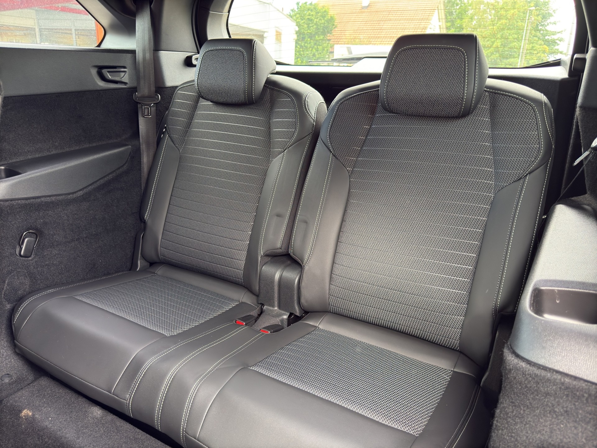 PEUGEOT 5008 1.2 Hybrid e-DCS6 GT 7 Plätzer-image-29