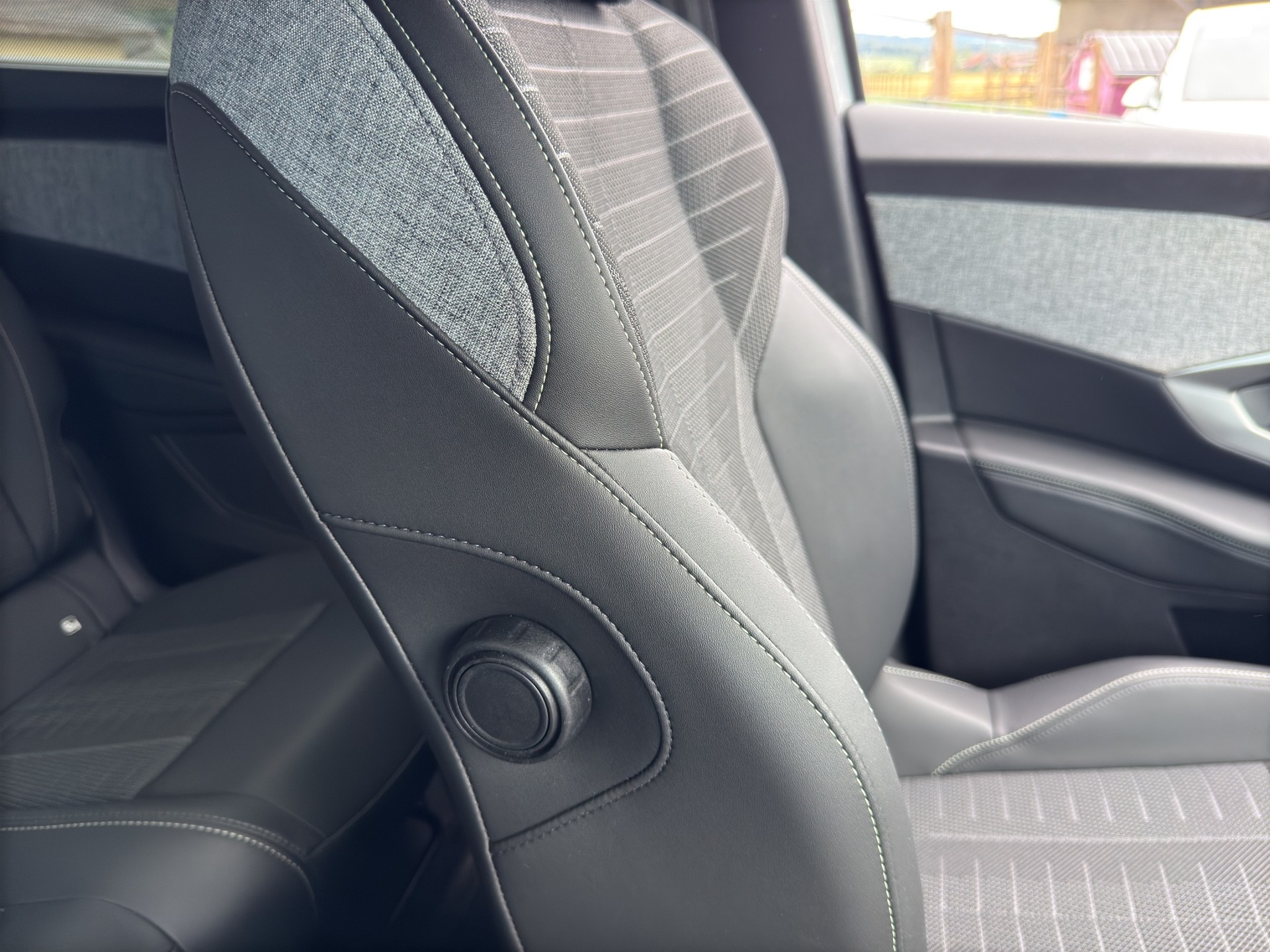 PEUGEOT 5008 1.2 Hybrid e-DCS6 GT 7 Plätzer-image-44