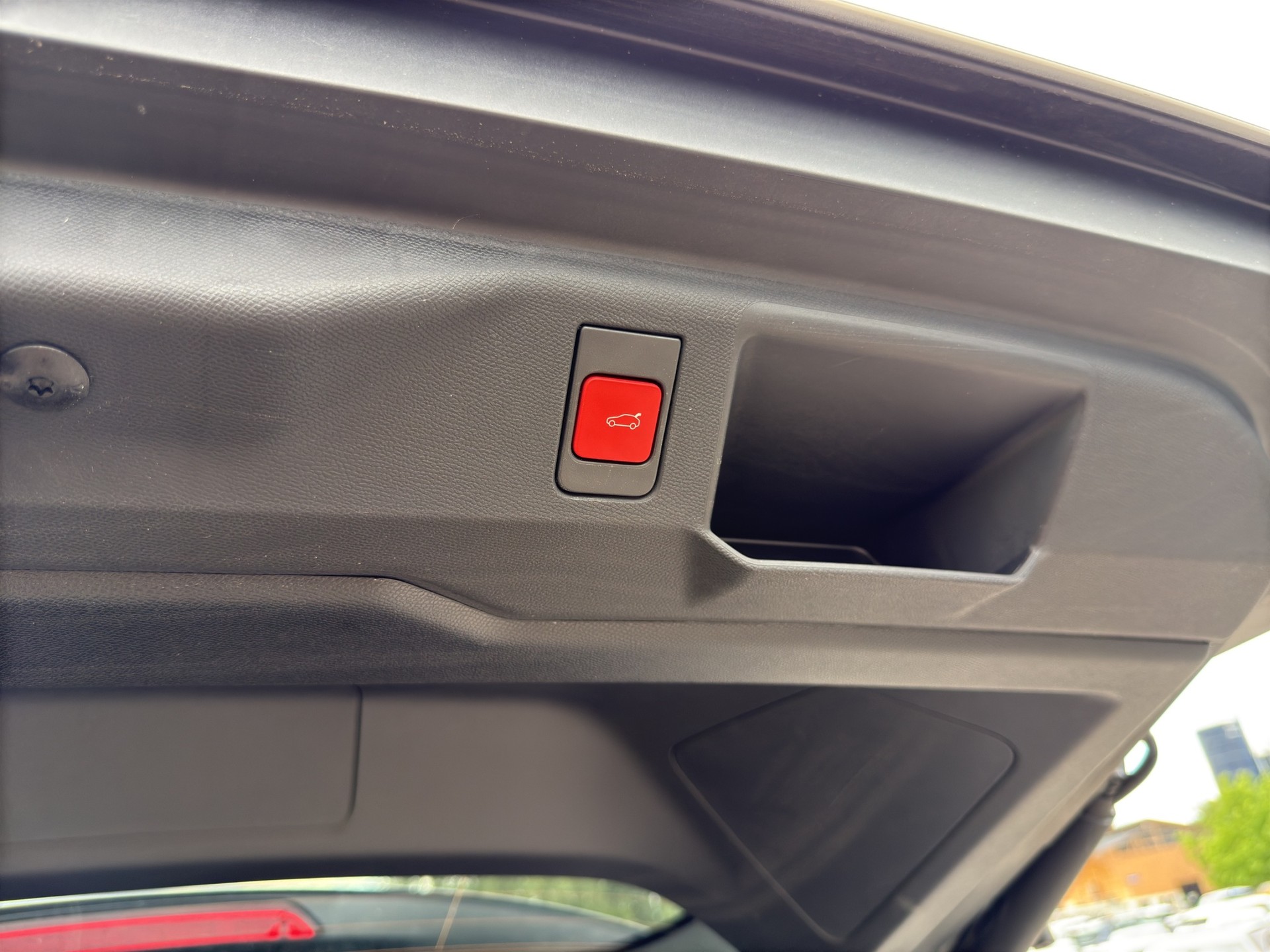PEUGEOT 5008 1.2 Hybrid e-DCS6 GT 7 Plätzer-image-28