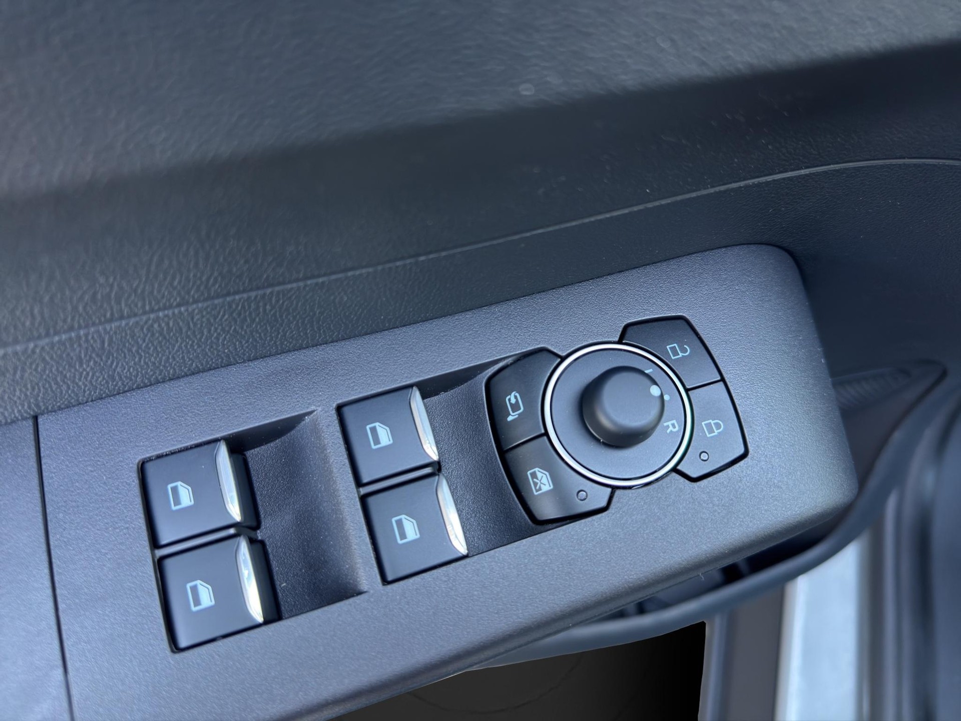 FORD E-Tourneo Courier Titanium-image-20