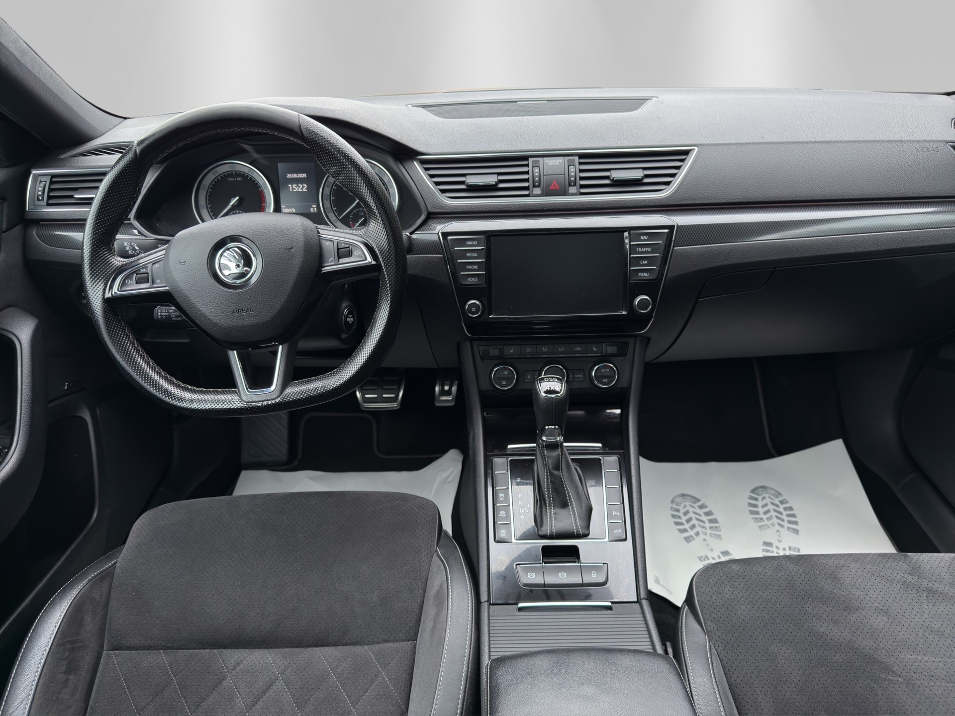 SKODA Superb Combi 2.0 TSI Sport Line DSG 4x4-image-9