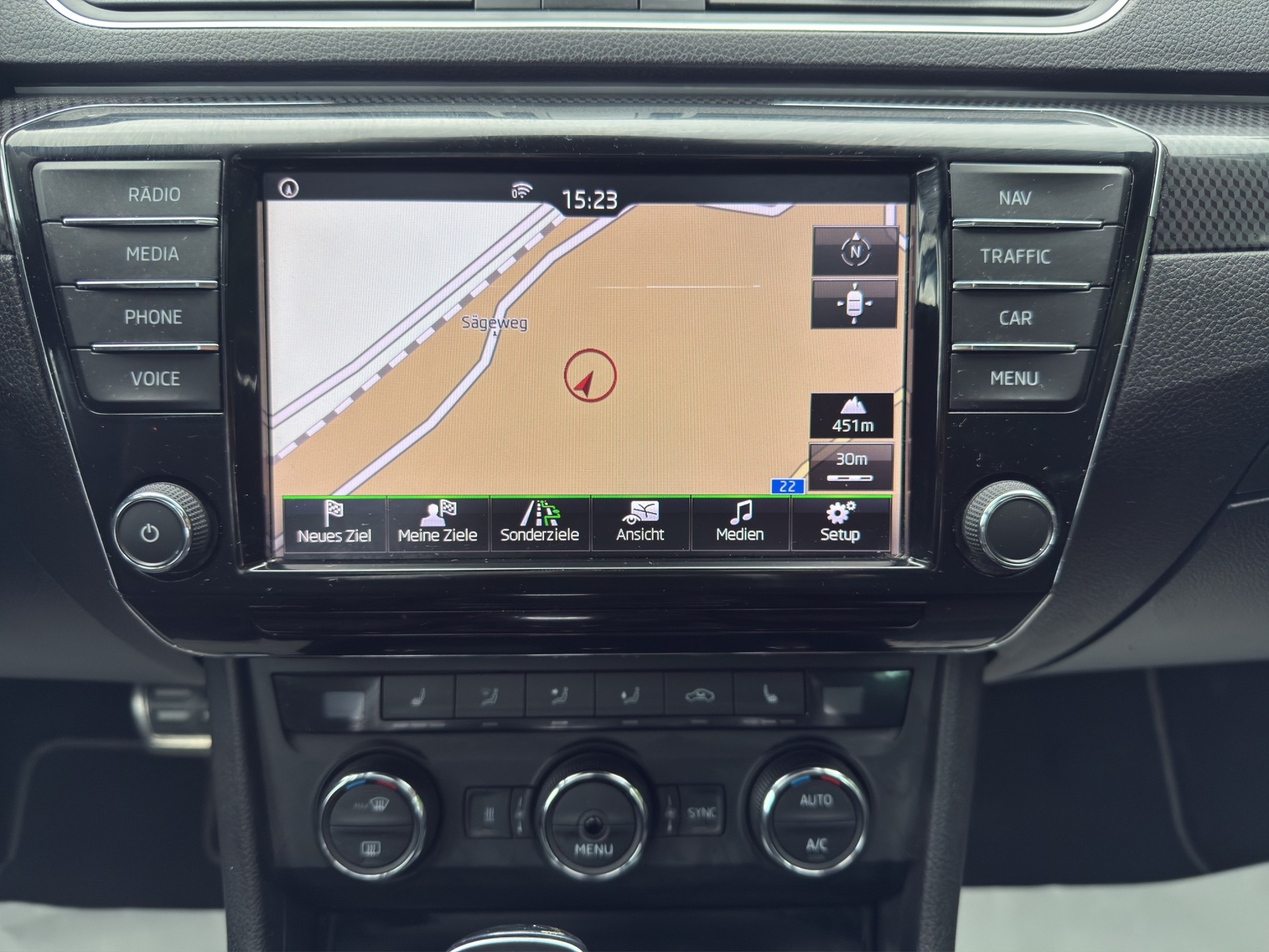 SKODA Superb Combi 2.0 TSI Sport Line DSG 4x4-image-12