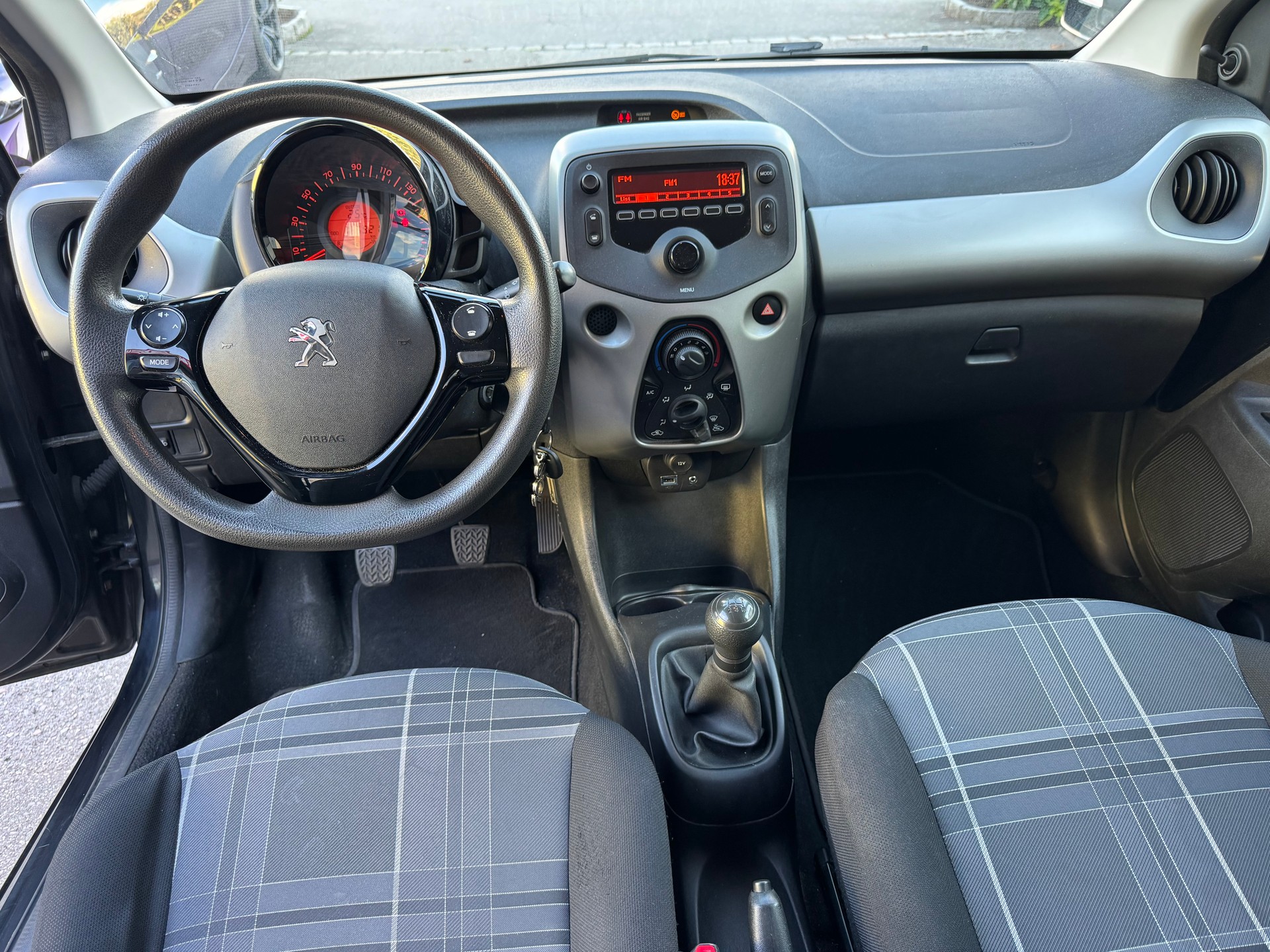 PEUGEOT 108 1.0 VTi Active Top-image-22