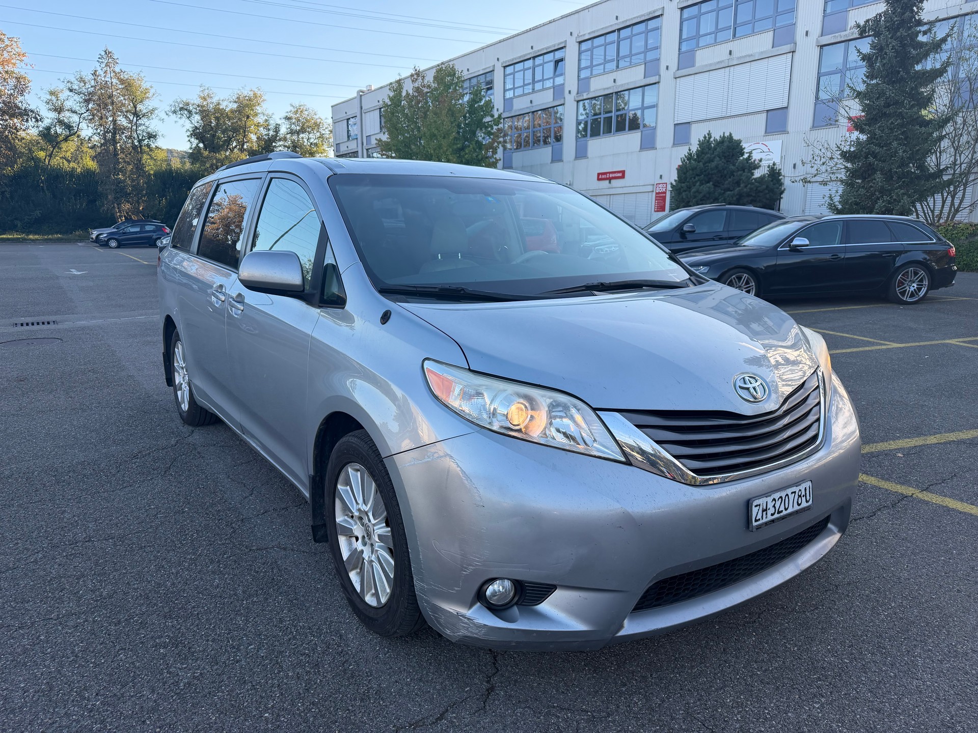 TOYOTA Sienna 3.5 A 4WD-showroom-element-2