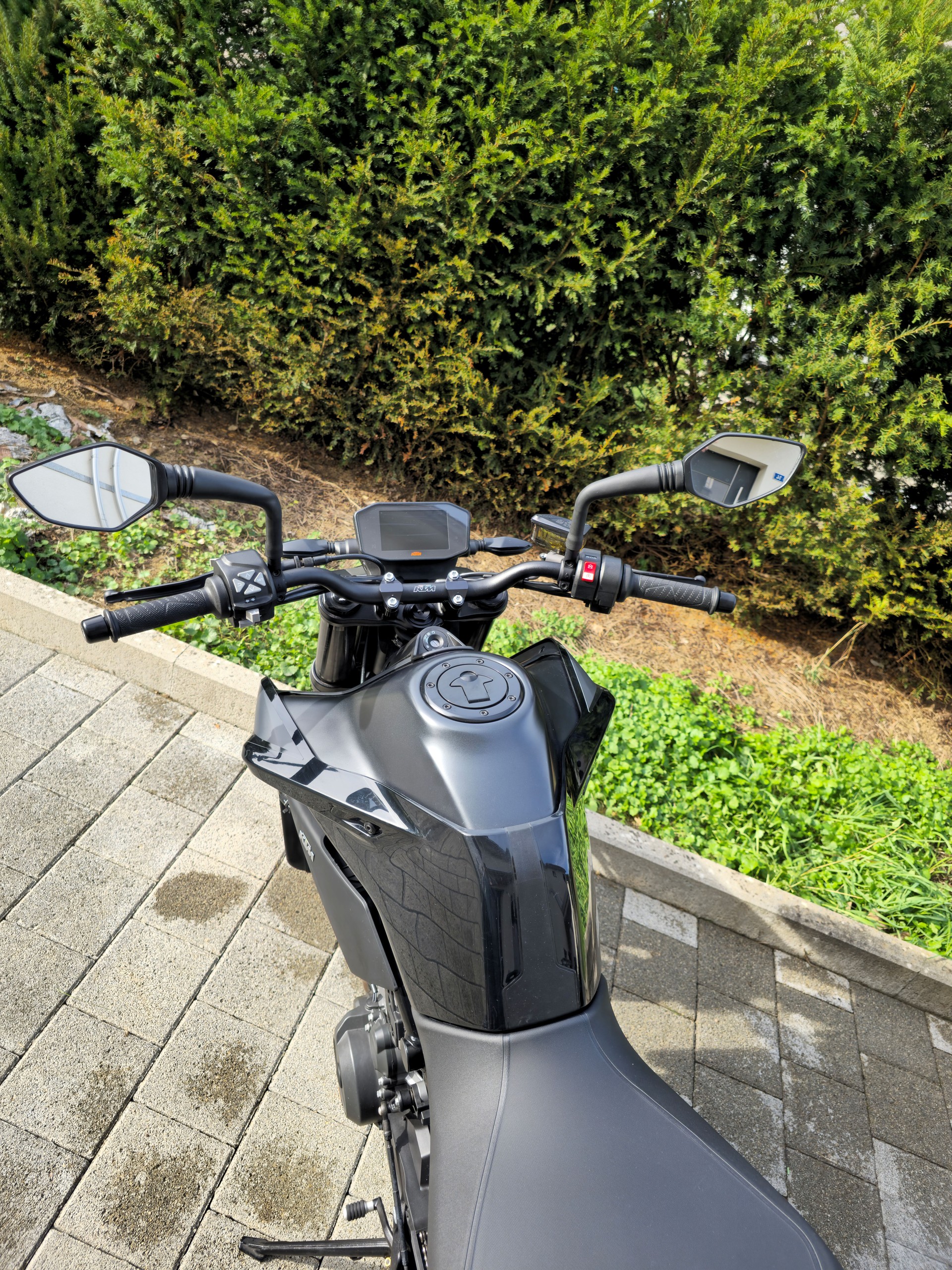 KTM 890 Duke ABS-image-5