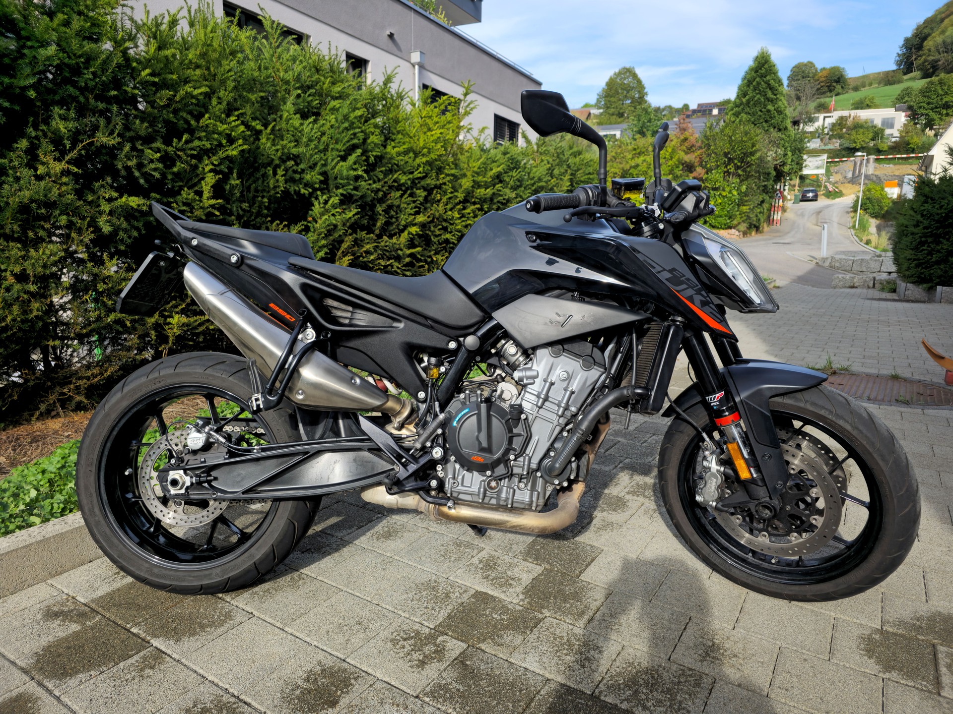 KTM 890 Duke ABS-image-1