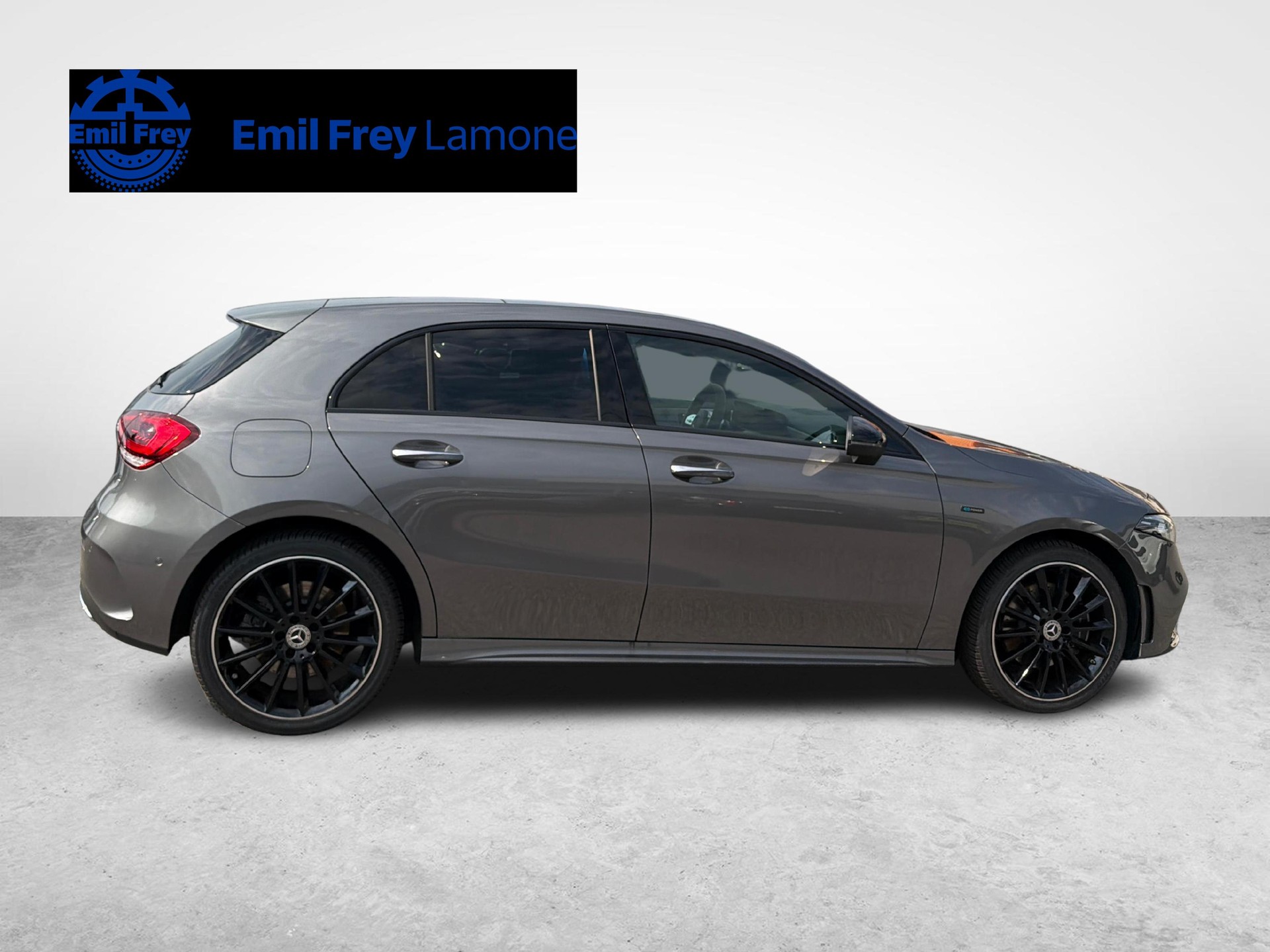 MERCEDES-BENZ A 250 e AMG Line-image-5