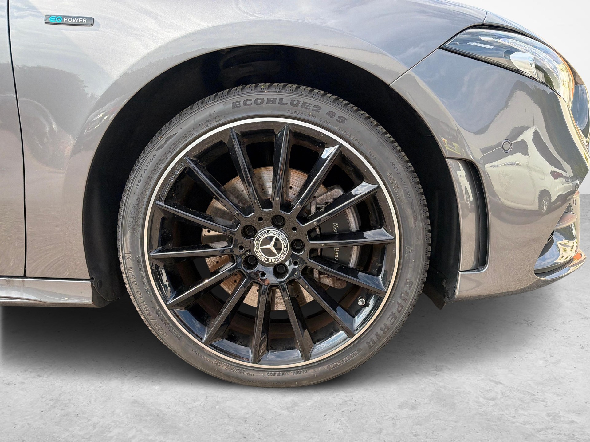 MERCEDES-BENZ A 250 e AMG Line-image-8