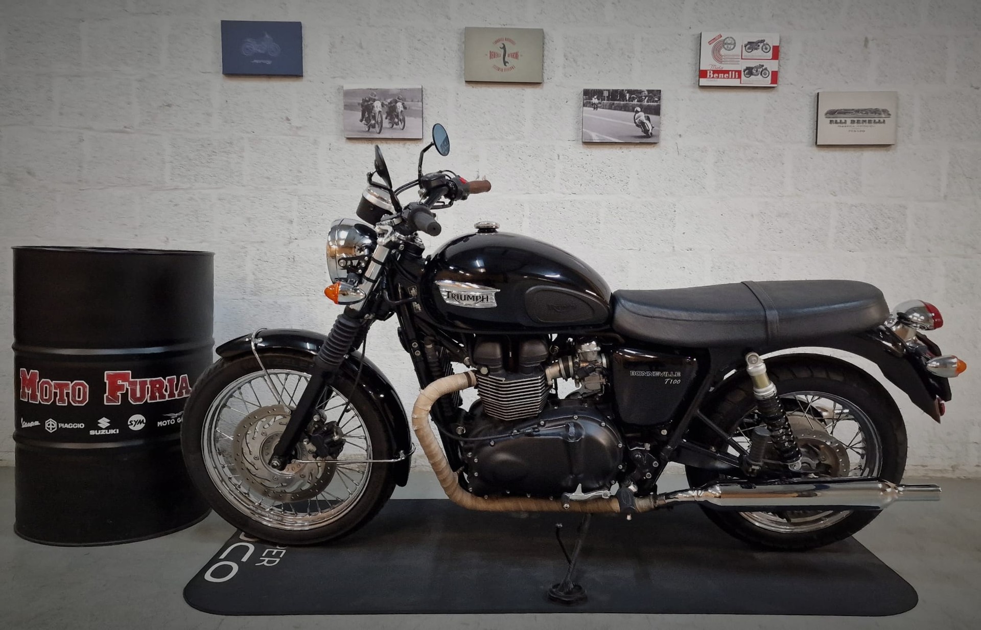 TRIUMPH Bonneville 900 i T 100-image-1