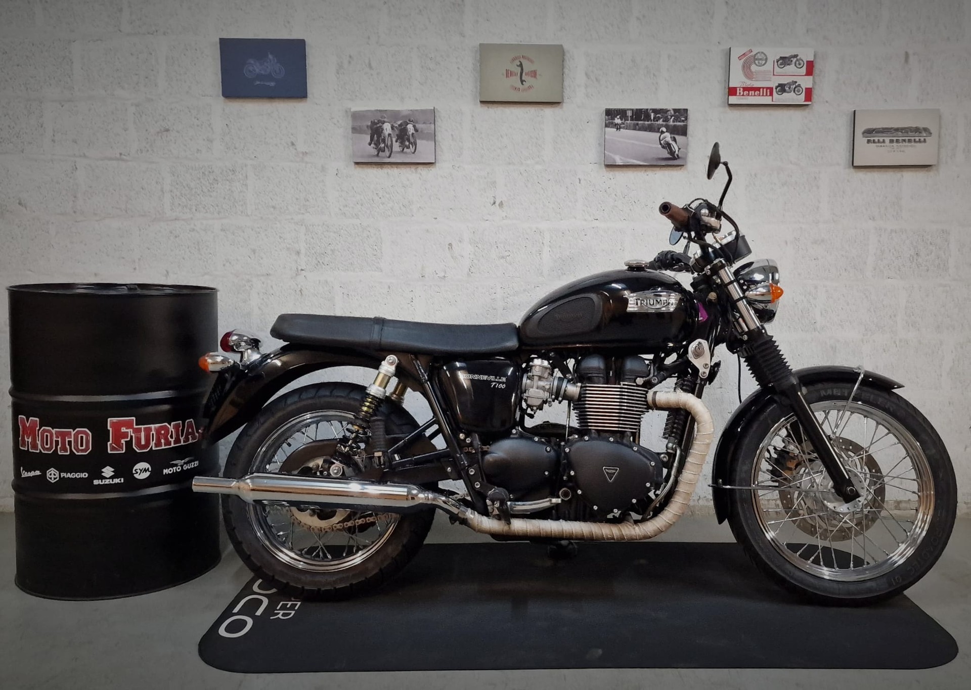 TRIUMPH Bonneville 900 i T 100-image-0