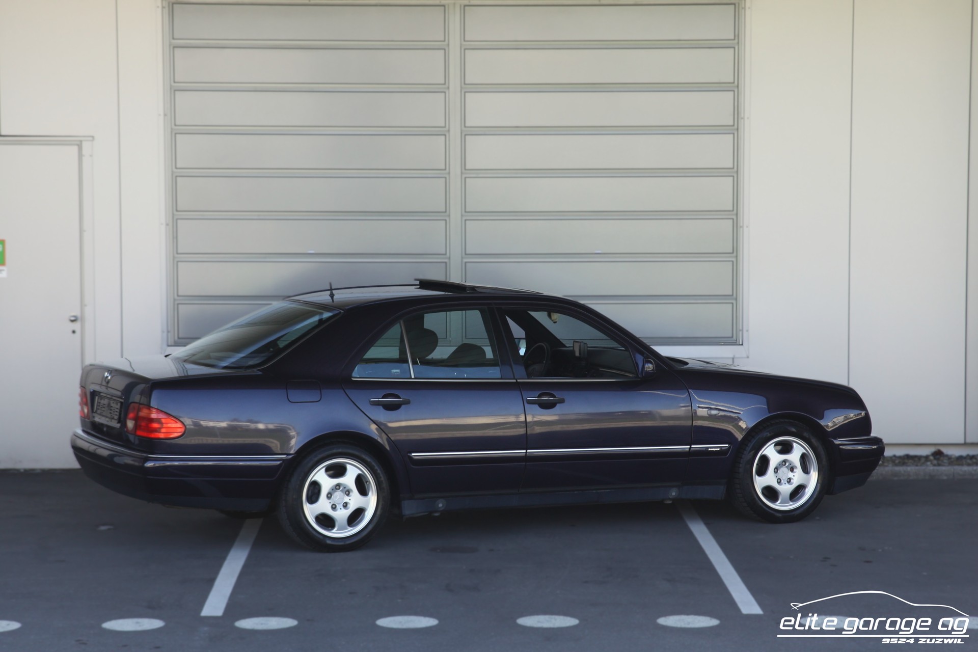 MERCEDES-BENZ E 420 Avantgarde Automatic-image-4