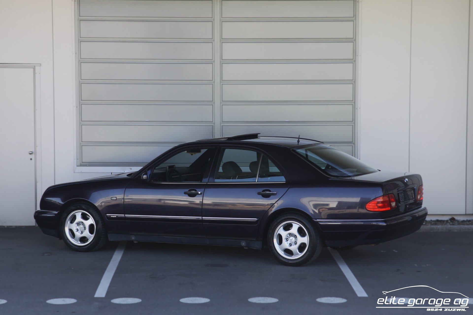 MERCEDES-BENZ E 420 Avantgarde Automatic-image-2