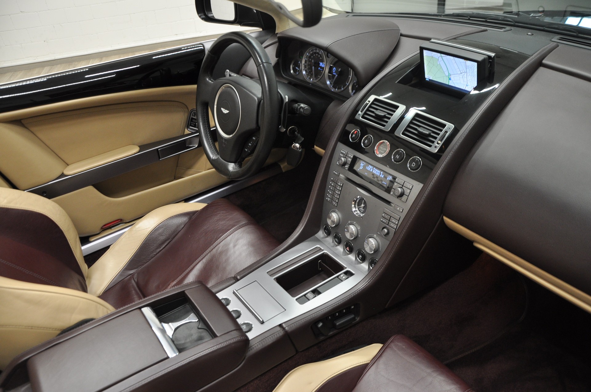 ASTON MARTIN DB9 Volante Touchtronic 2-image-13