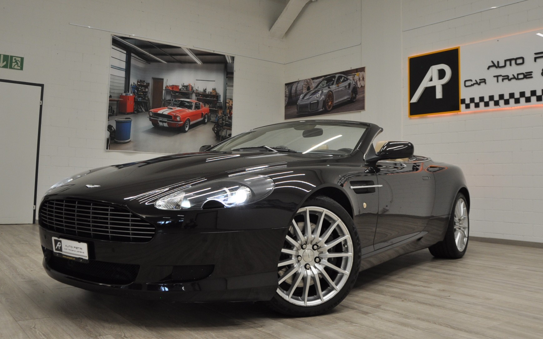 ASTON MARTIN DB9 Volante Touchtronic 2-showroom-element-2