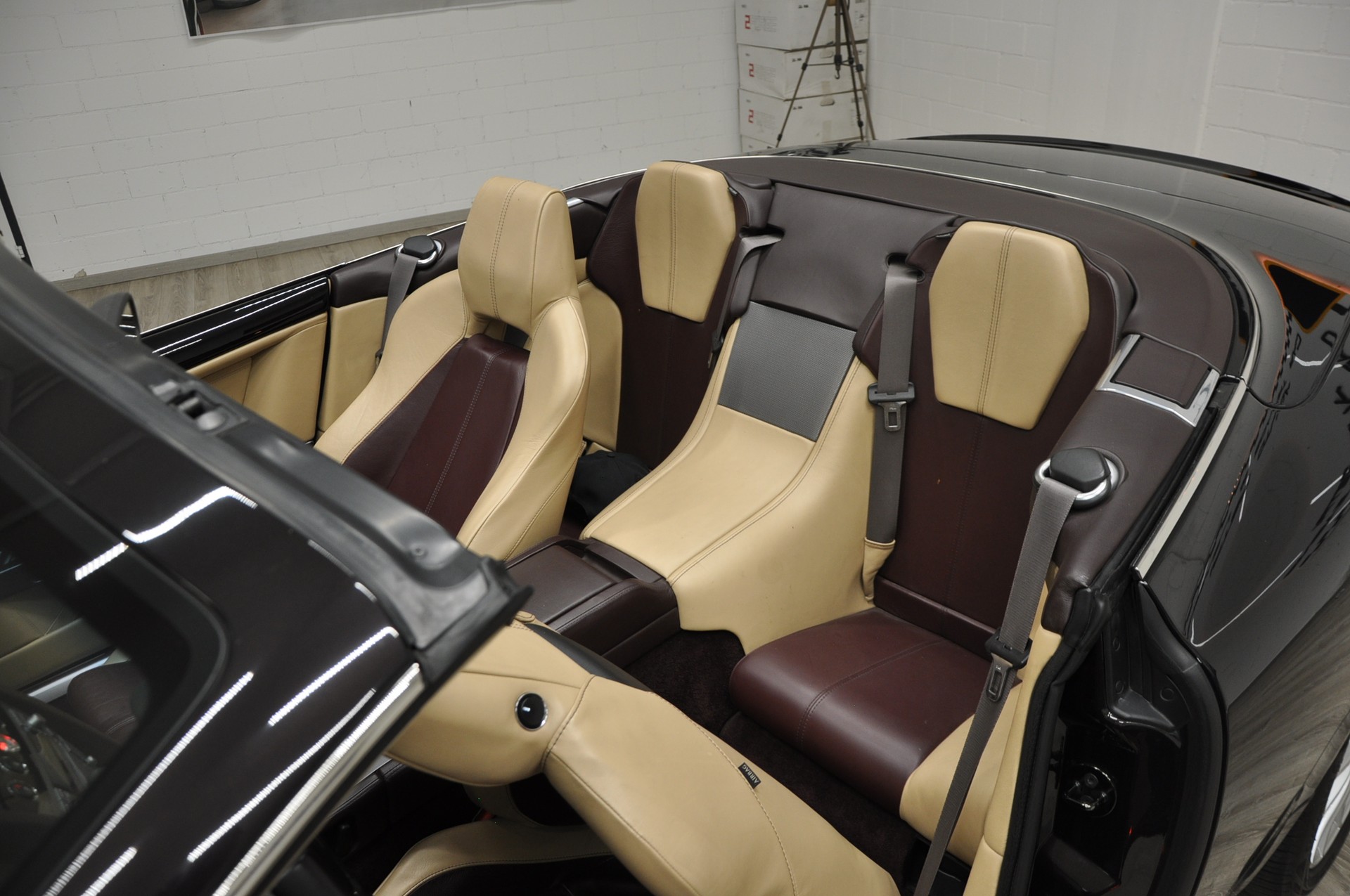 ASTON MARTIN DB9 Volante Touchtronic 2-image-16