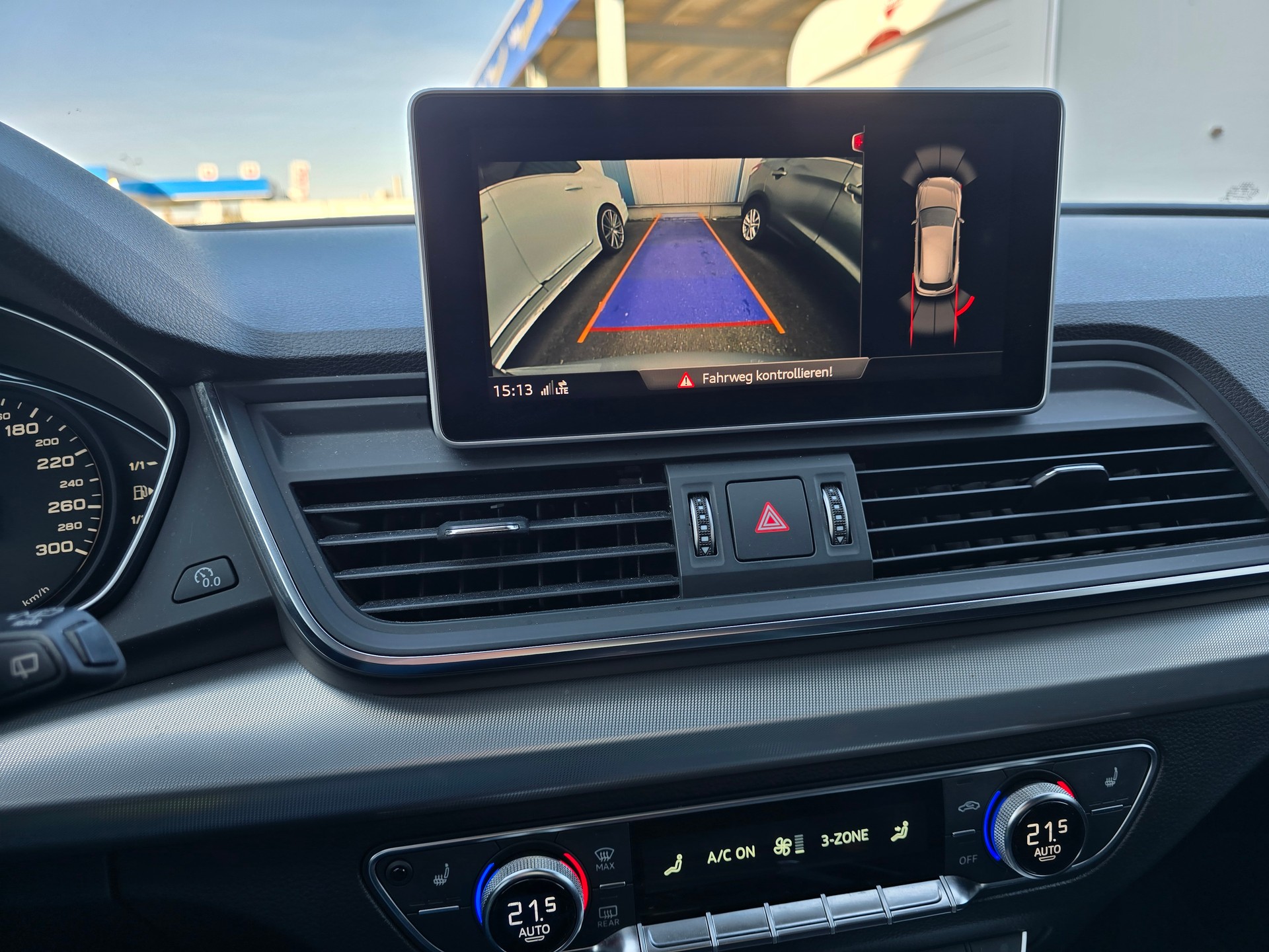 AUDI Q5 2.0 TFSI quattro S-tronic-image-12