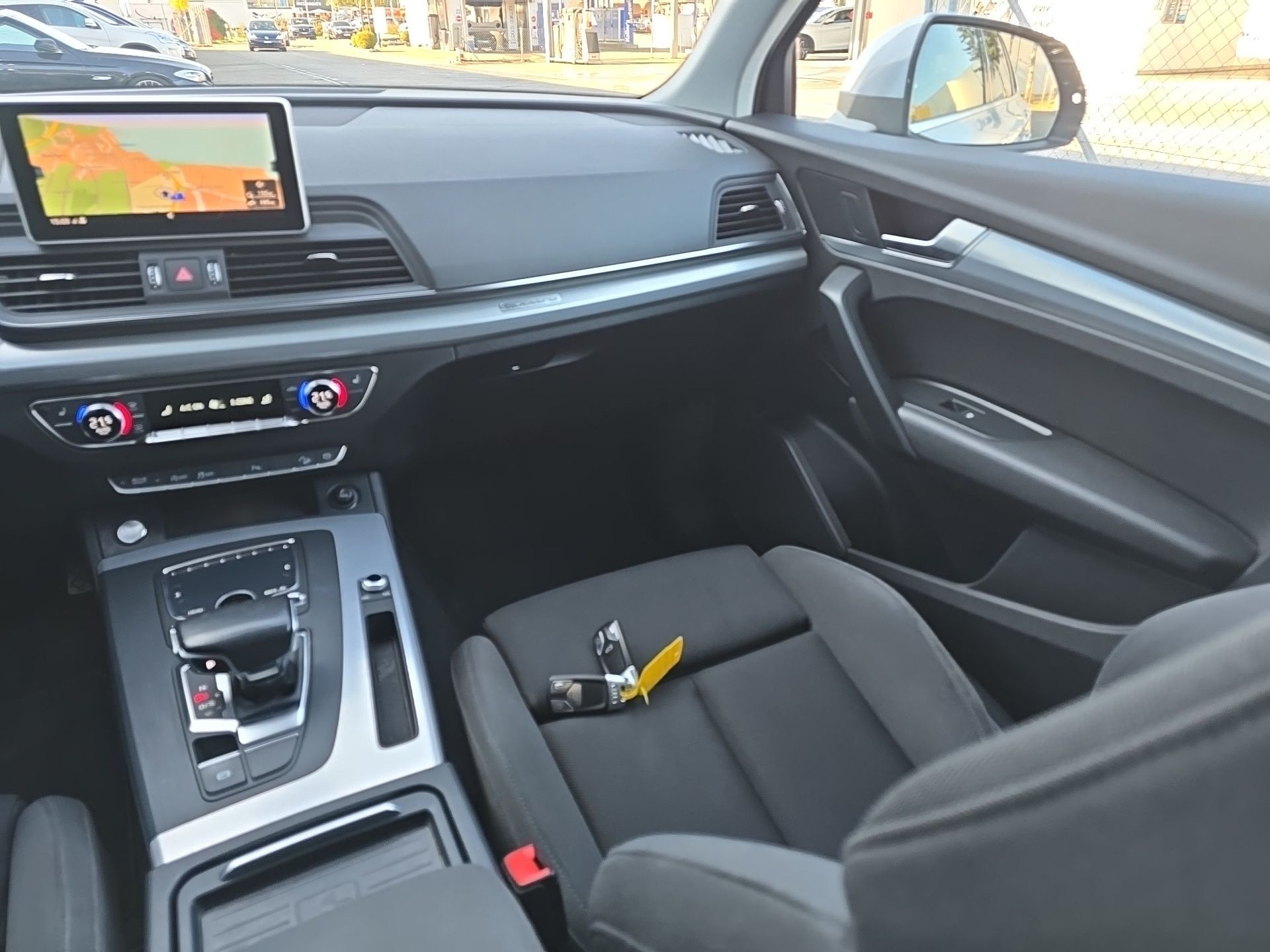 AUDI Q5 2.0 TFSI quattro S-tronic-image-17