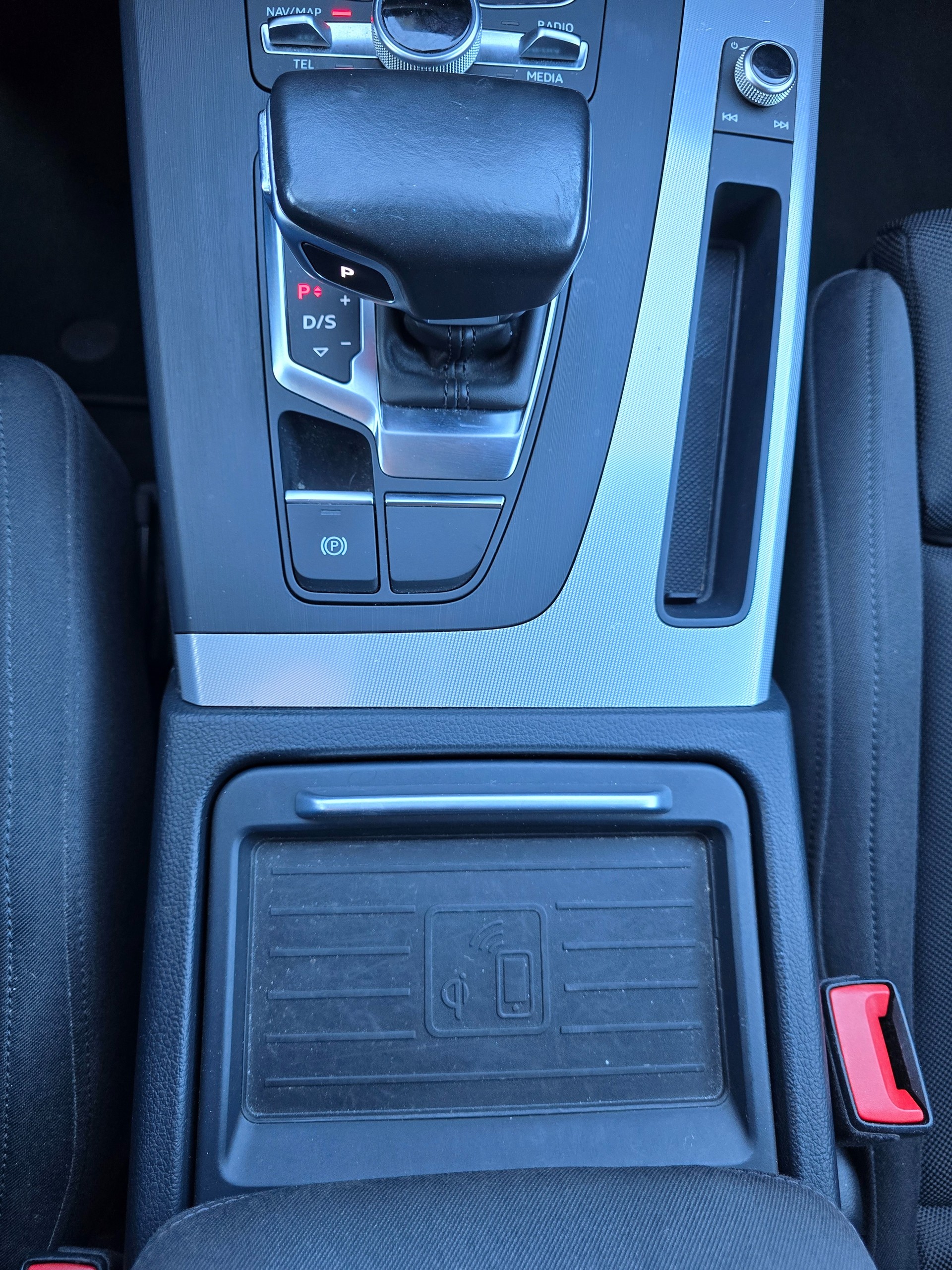 AUDI Q5 2.0 TFSI quattro S-tronic-image-13