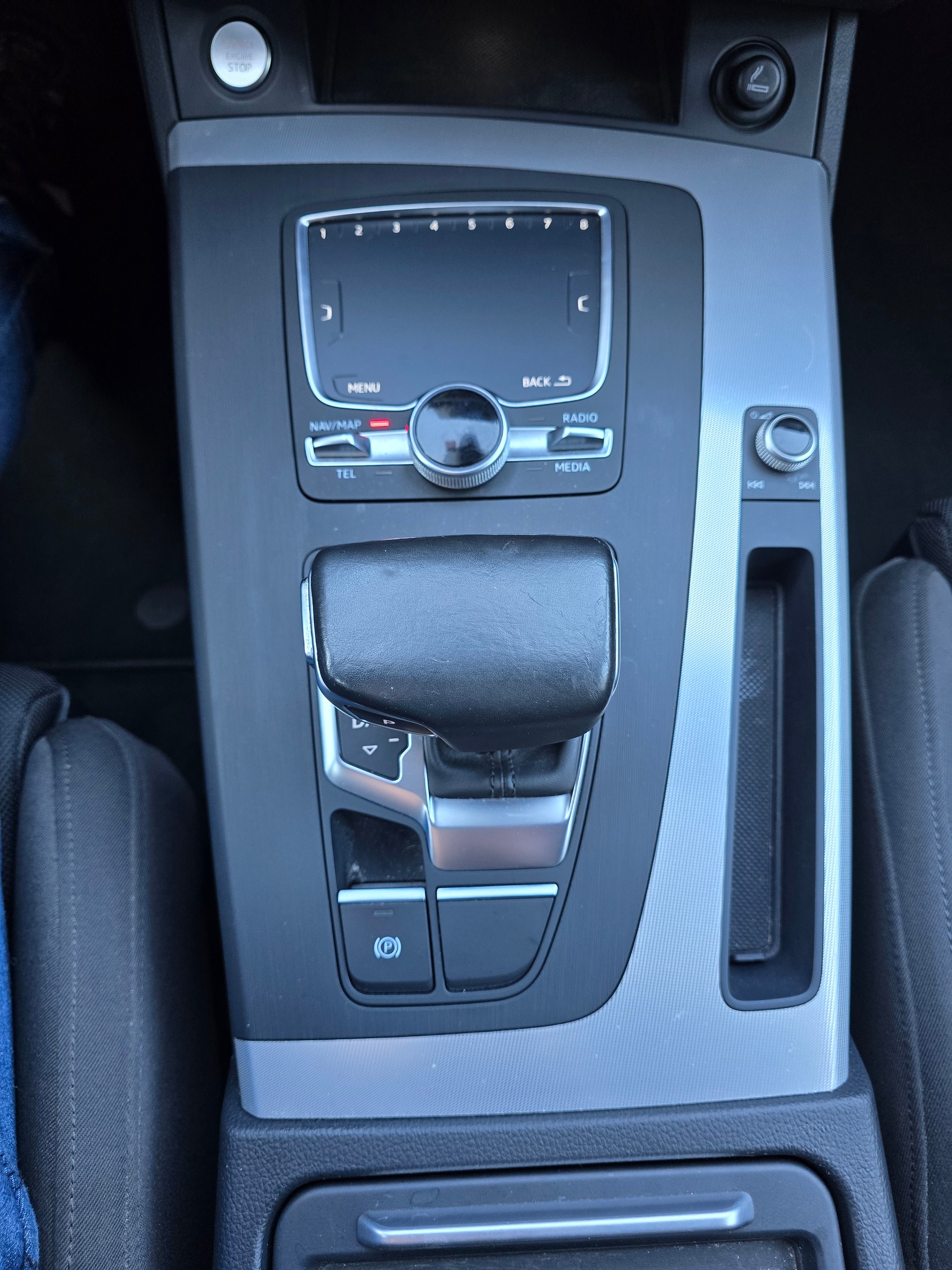 AUDI Q5 2.0 TFSI quattro S-tronic-image-16