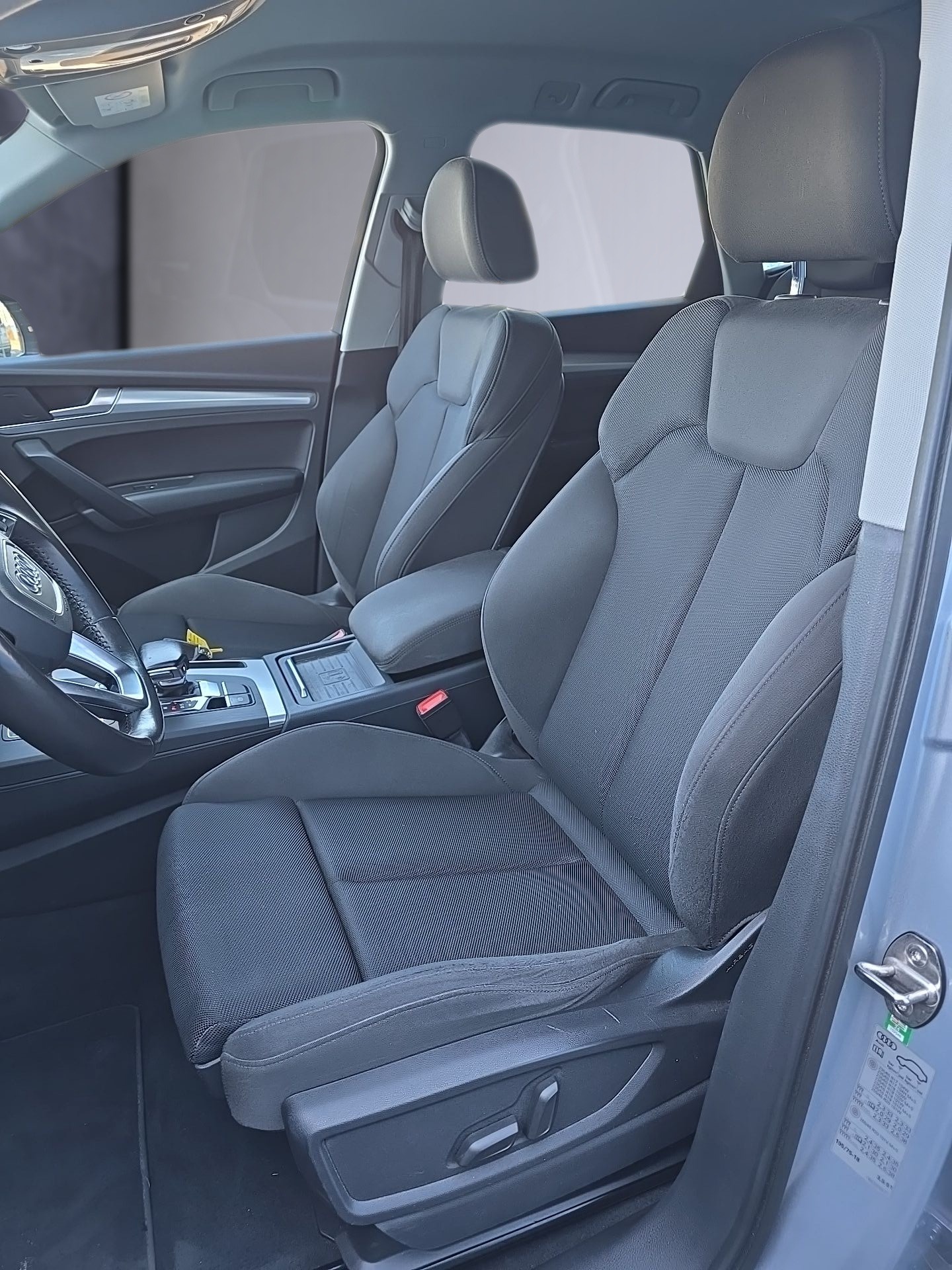 AUDI Q5 2.0 TFSI quattro S-tronic-image-27