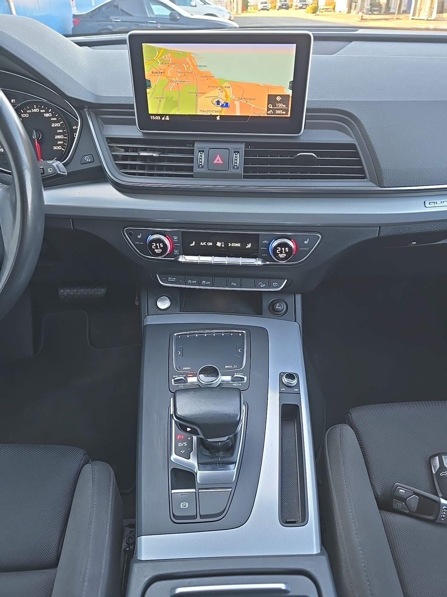 AUDI Q5 2.0 TFSI quattro S-tronic-image-10
