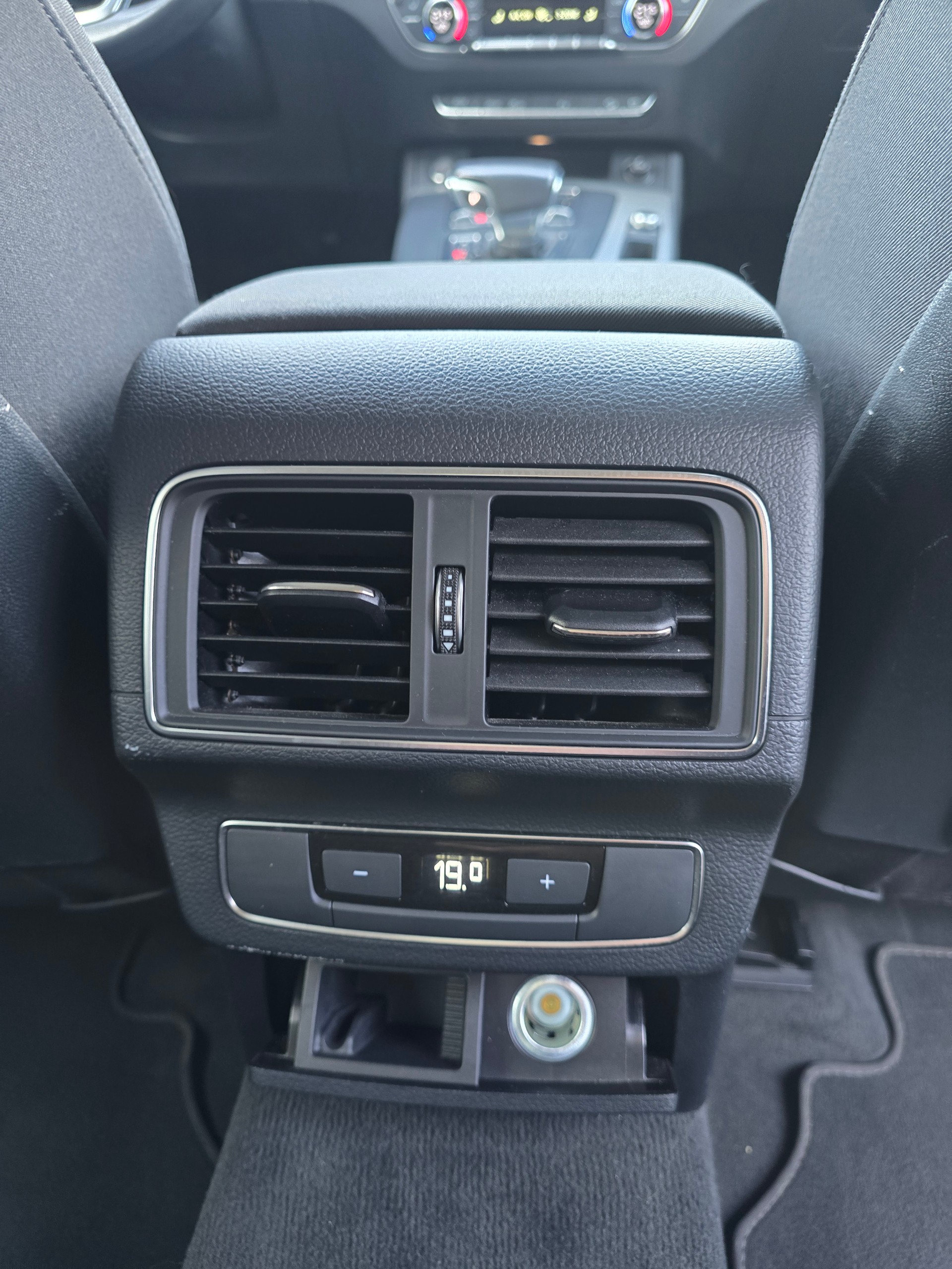 AUDI Q5 2.0 TFSI quattro S-tronic-image-18
