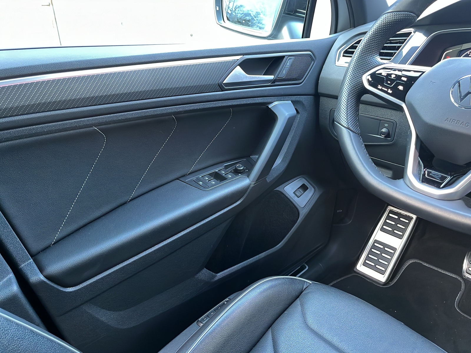 VW Tiguan 2.0 TDI SCR R-Line 4Motion DSG-image-11