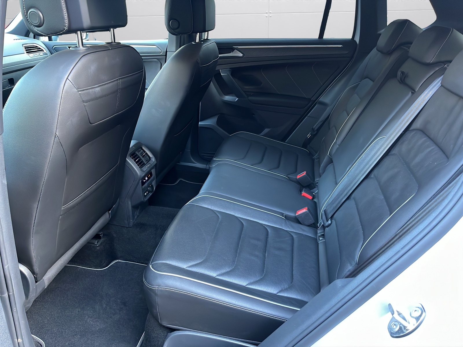 VW Tiguan 2.0 TDI SCR R-Line 4Motion DSG-image-13