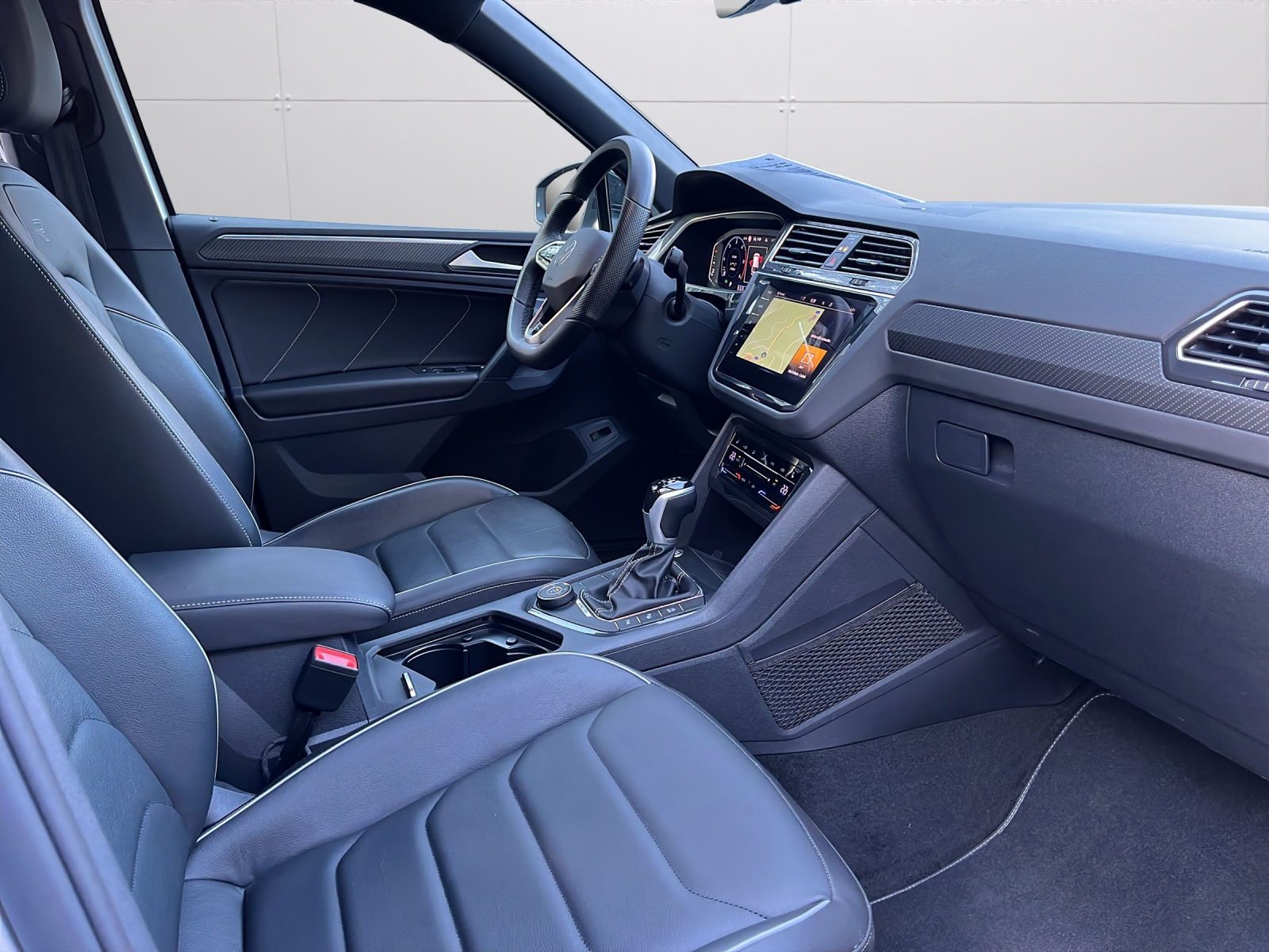 VW Tiguan 2.0 TDI SCR R-Line 4Motion DSG-image-12
