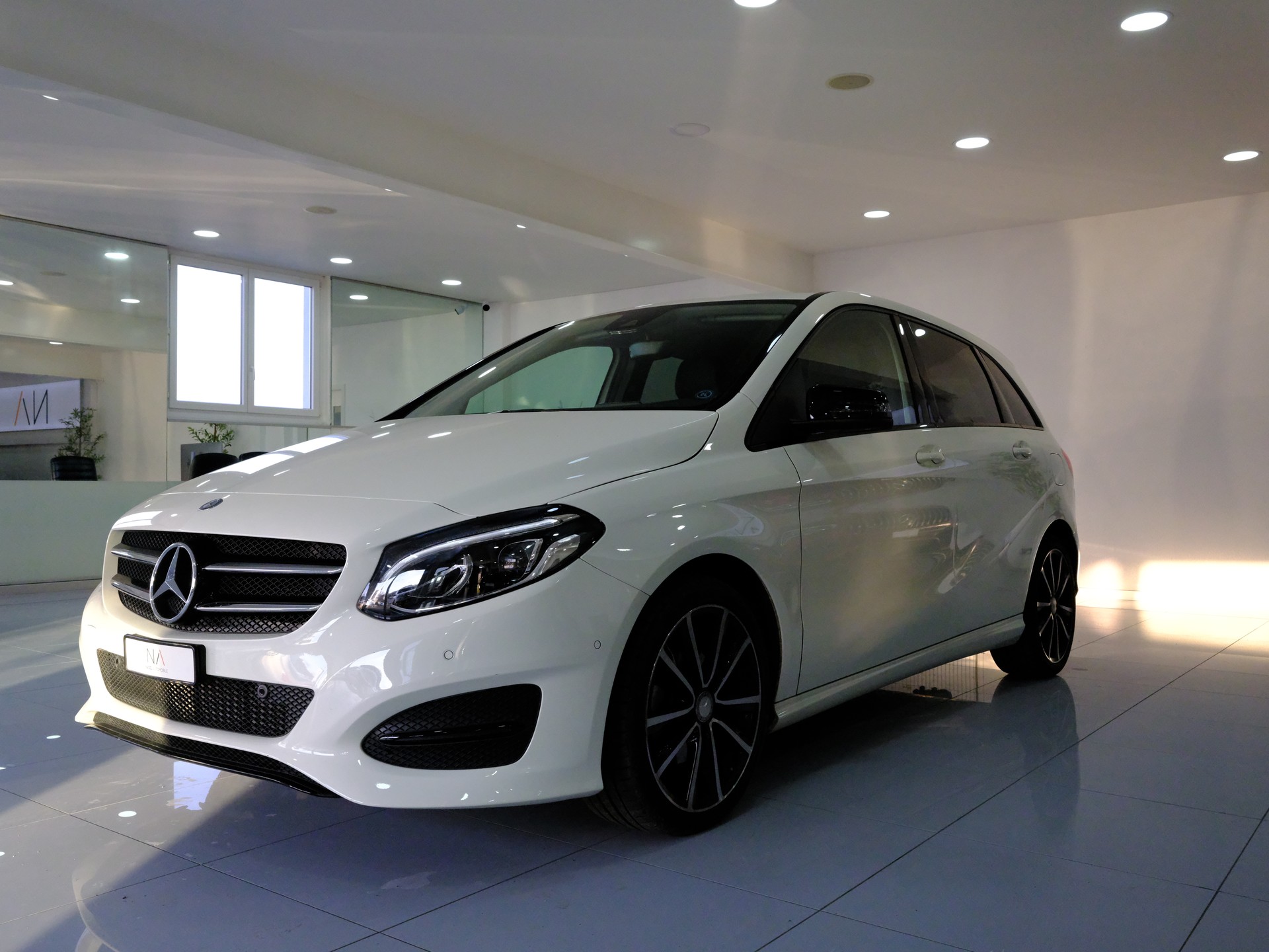 MERCEDES-BENZ B 220 CDI 4Matic 7G-DCT-showroom-element-3