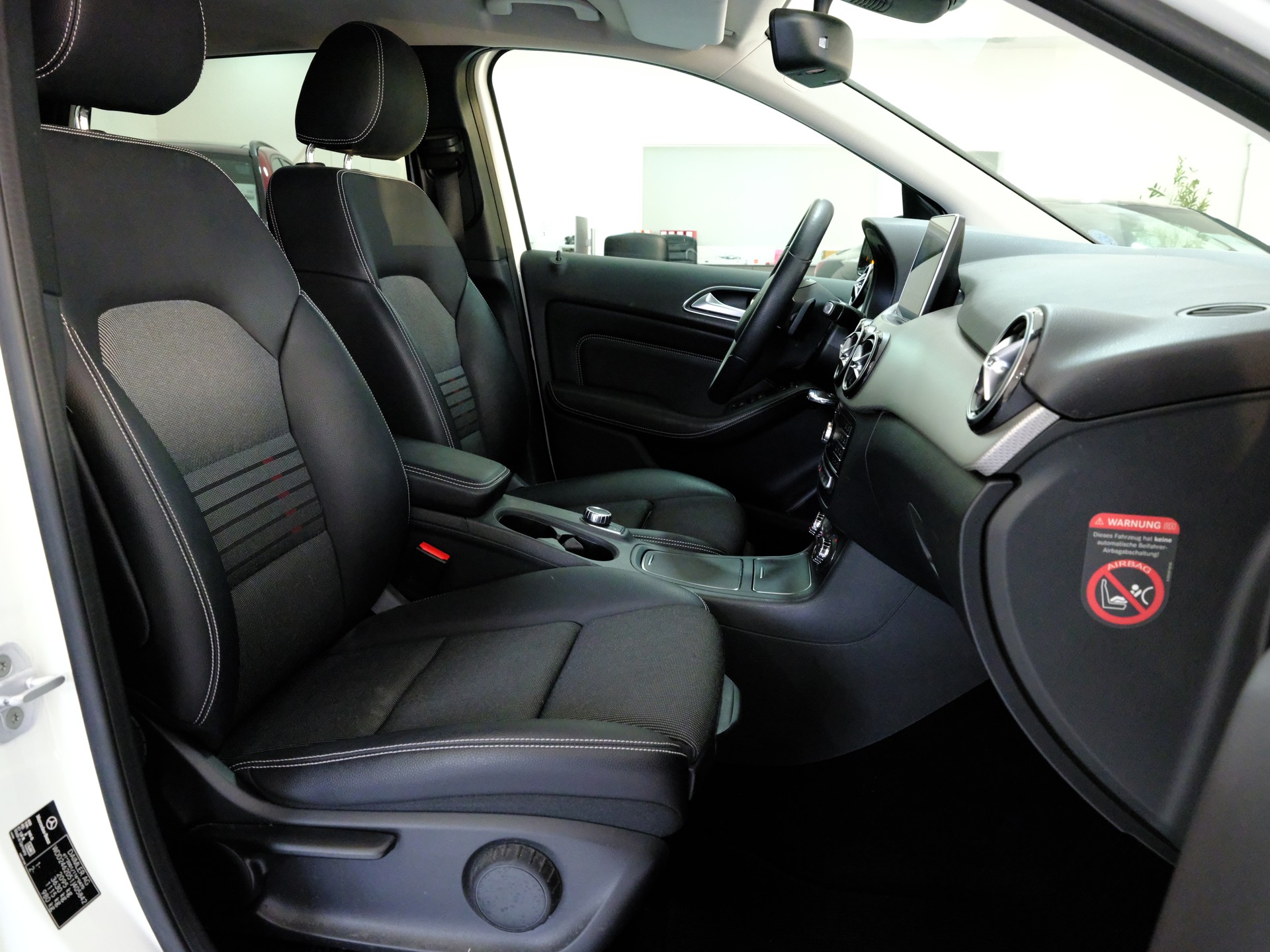 MERCEDES-BENZ B 220 CDI 4Matic 7G-DCT-image-13