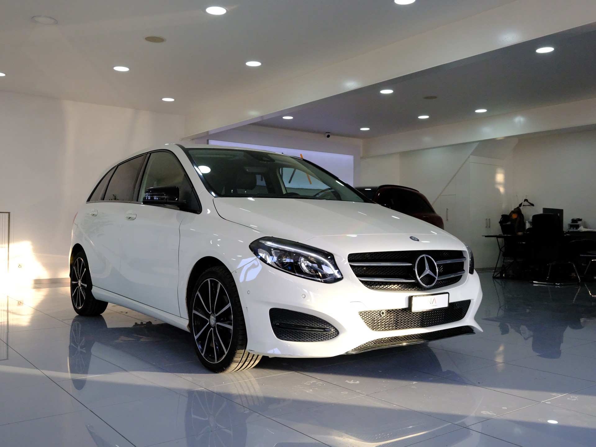 MERCEDES-BENZ B 220 CDI 4Matic 7G-DCT-showroom-element-1
