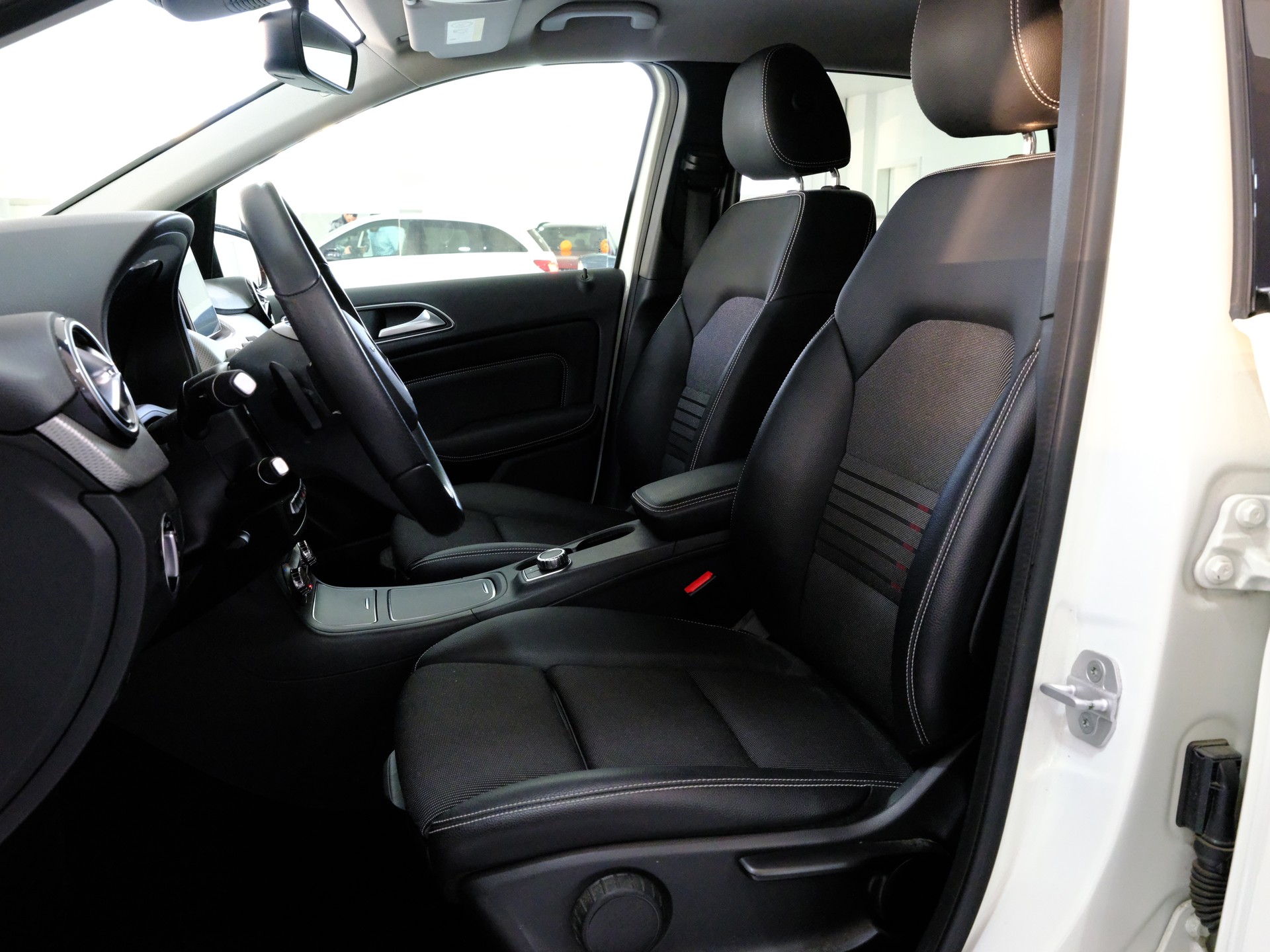 MERCEDES-BENZ B 220 CDI 4Matic 7G-DCT-image-8