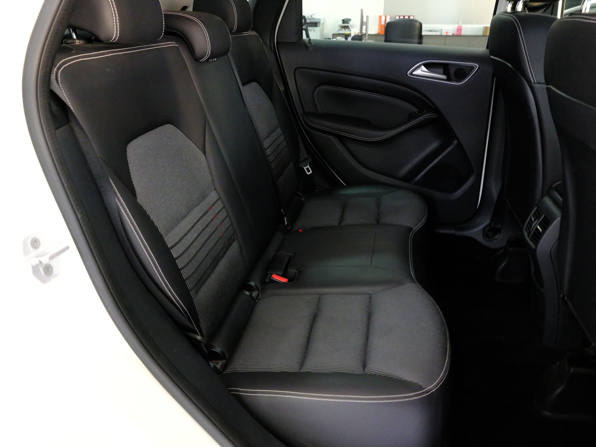 MERCEDES-BENZ B 220 CDI 4Matic 7G-DCT-image-14