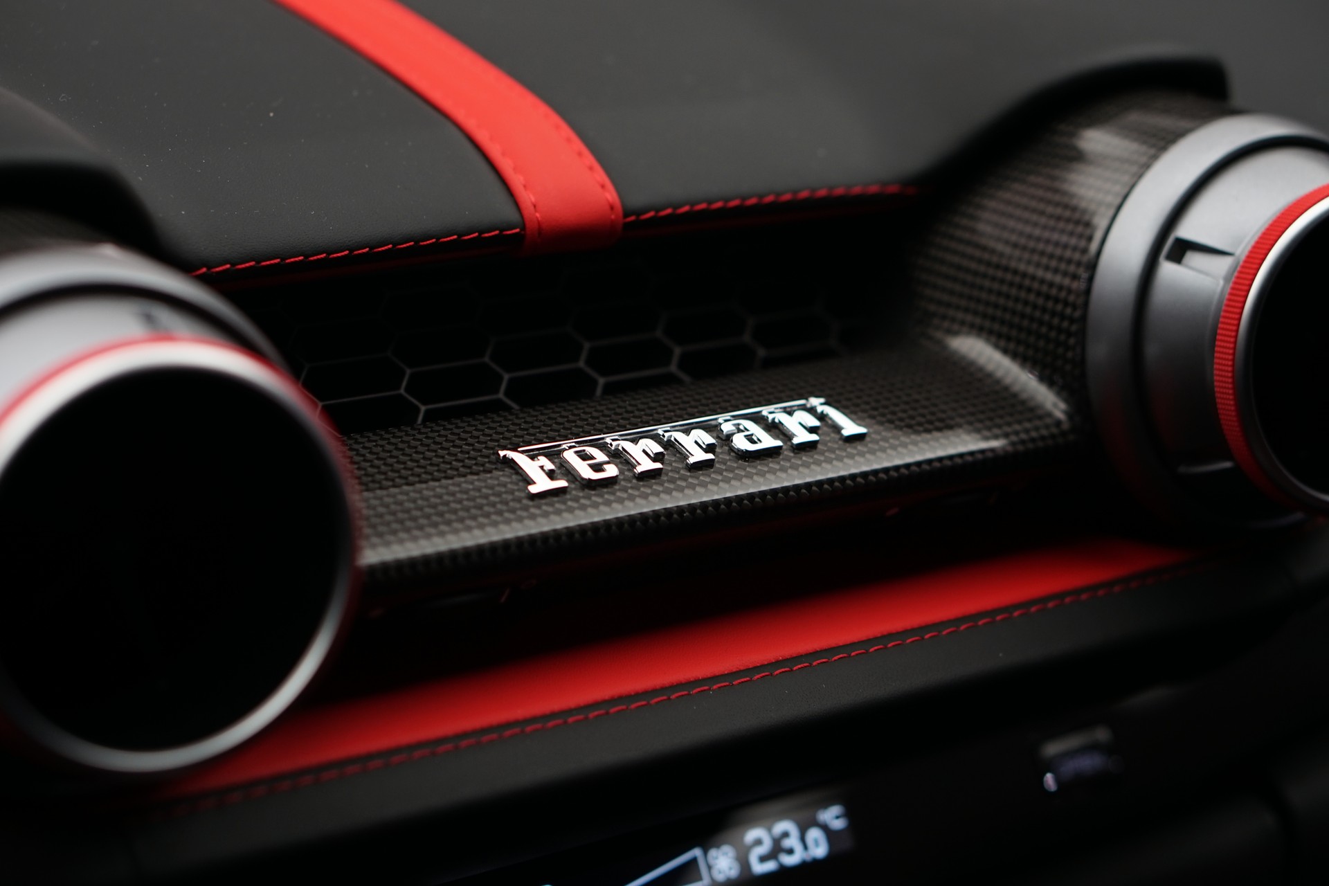 FERRARI 812 Superfast *NOVITEC* *Garantie* *CH-Fahrzeug*-image-26