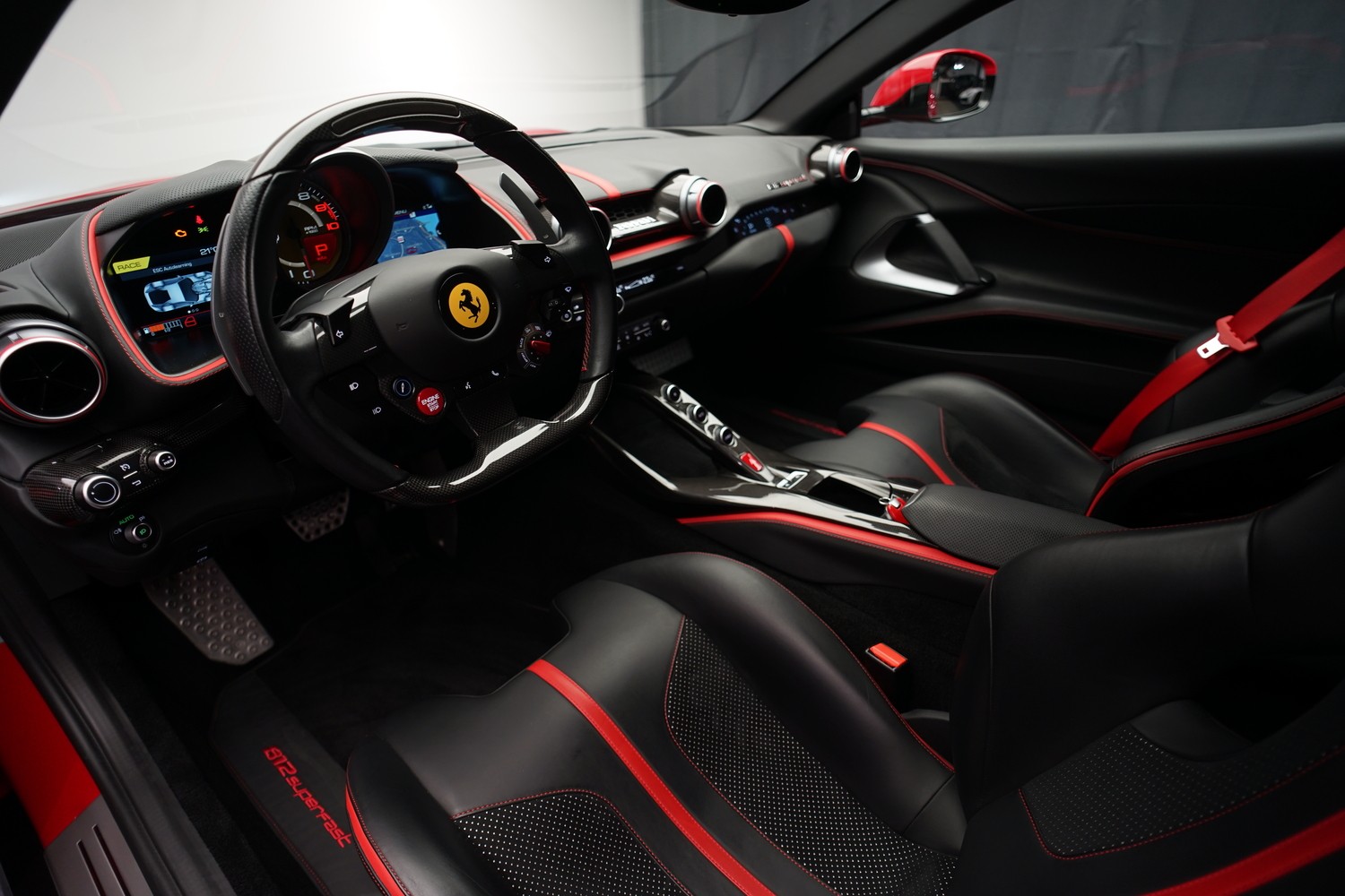 FERRARI 812 Superfast *NOVITEC* *Garantie* *CH-Fahrzeug*-image-14