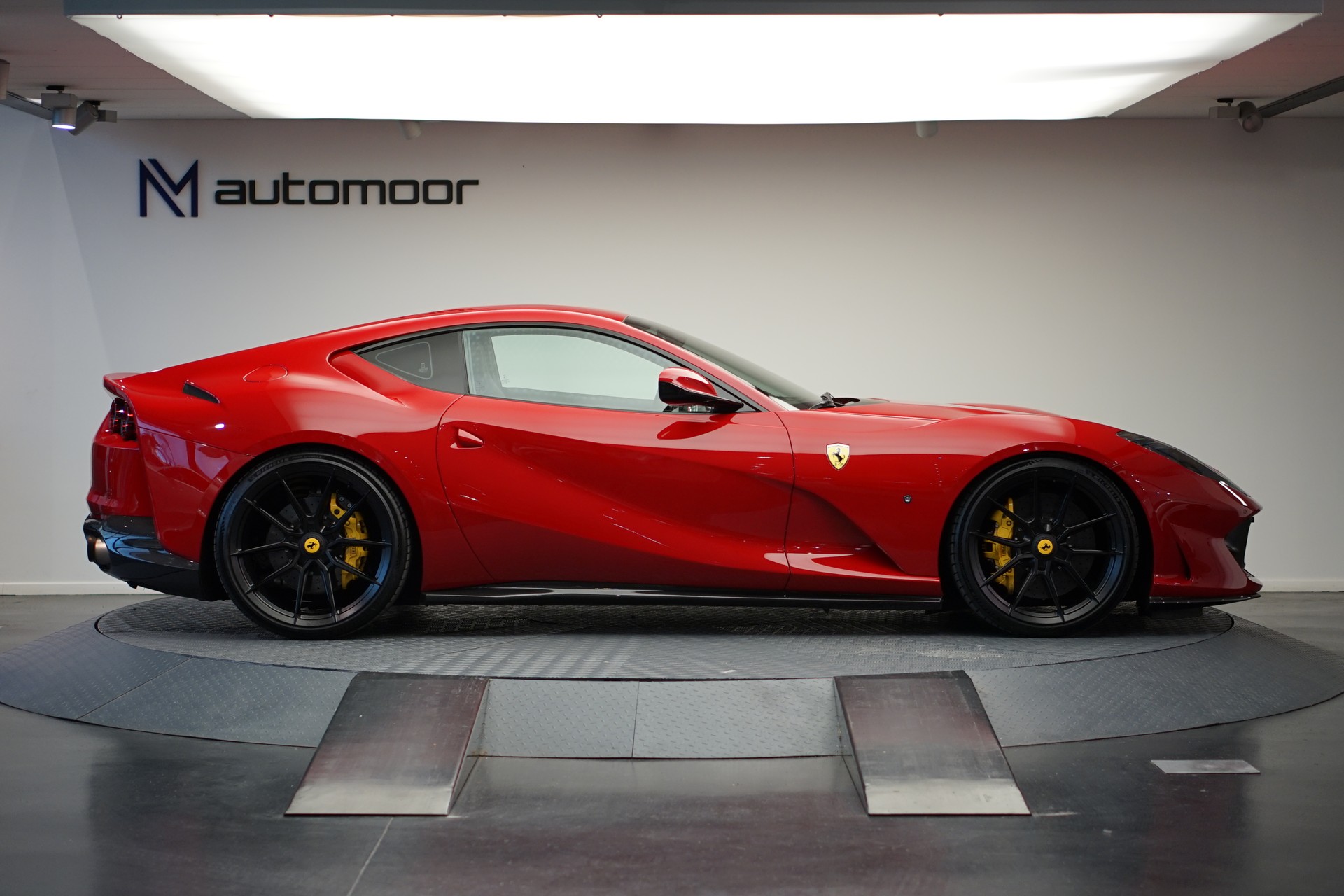 FERRARI 812 Superfast *NOVITEC* *Garantie* *CH-Fahrzeug*-showroom-element-3