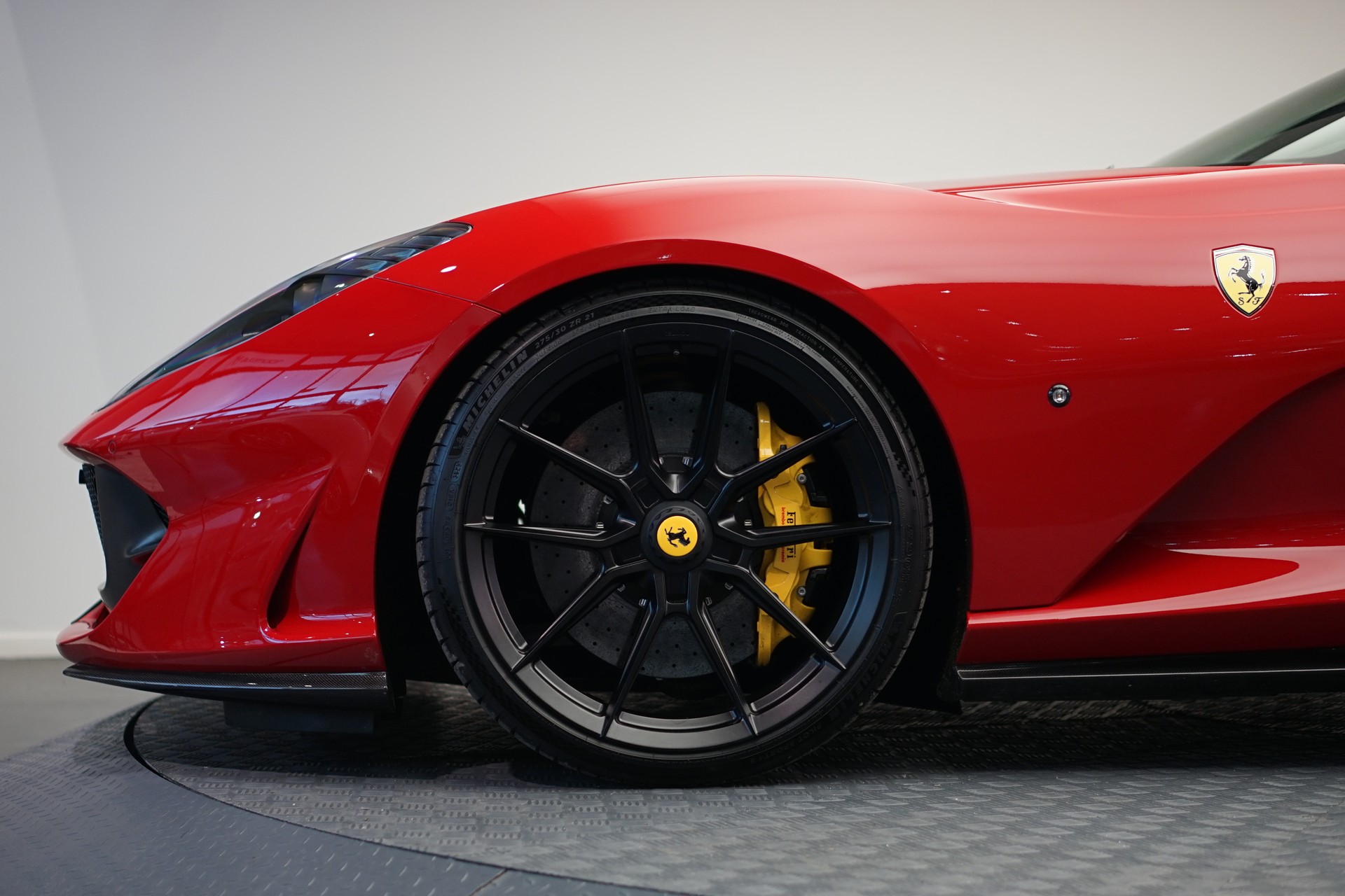 FERRARI 812 Superfast *NOVITEC* *Garantie* *CH-Fahrzeug*-image-10
