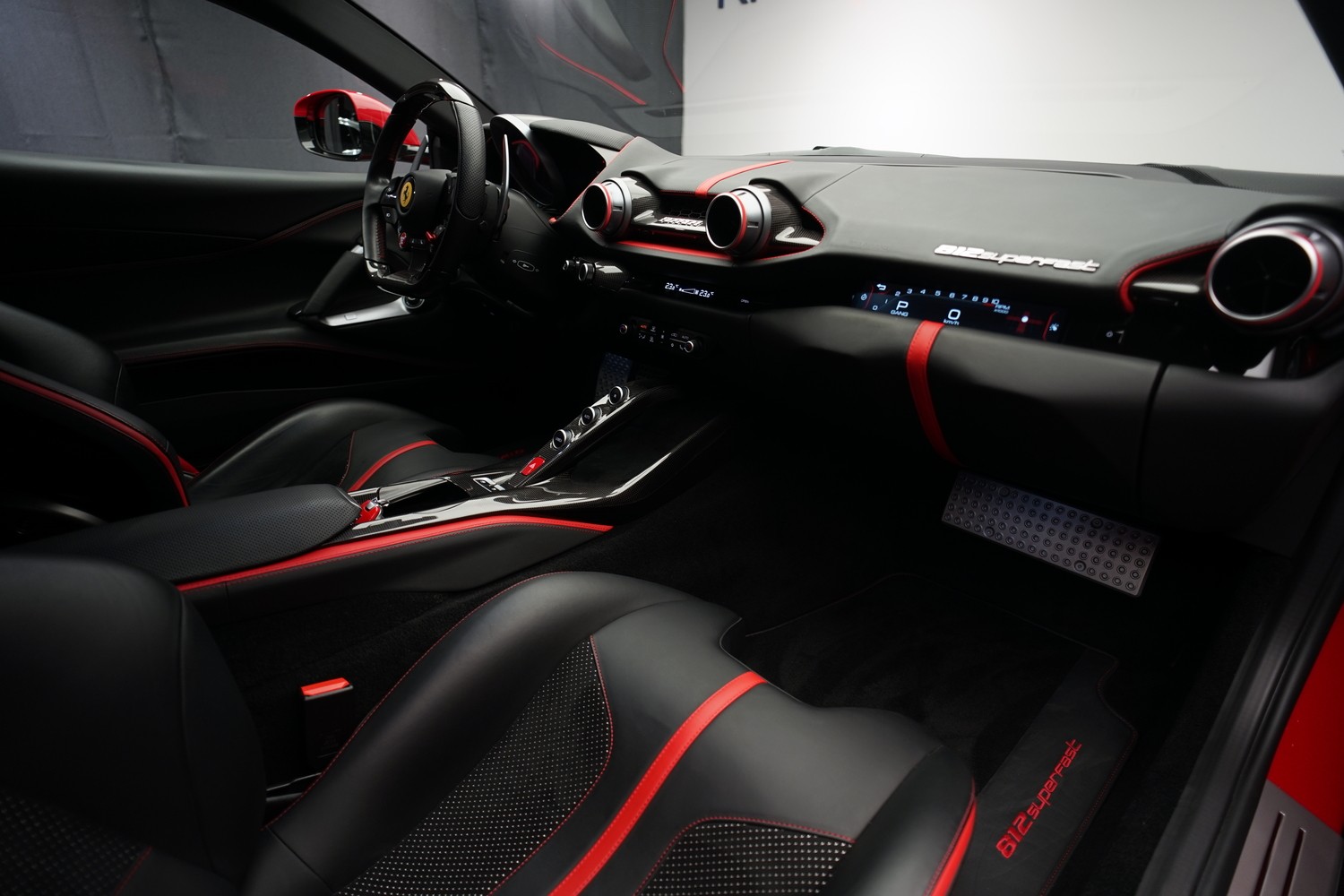 FERRARI 812 Superfast *NOVITEC* *Garantie* *CH-Fahrzeug*-image-16