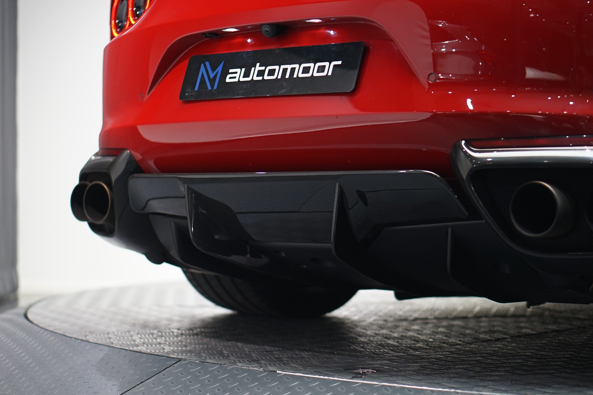 FERRARI 812 Superfast *NOVITEC* *Garantie* *CH-Fahrzeug*-image-40